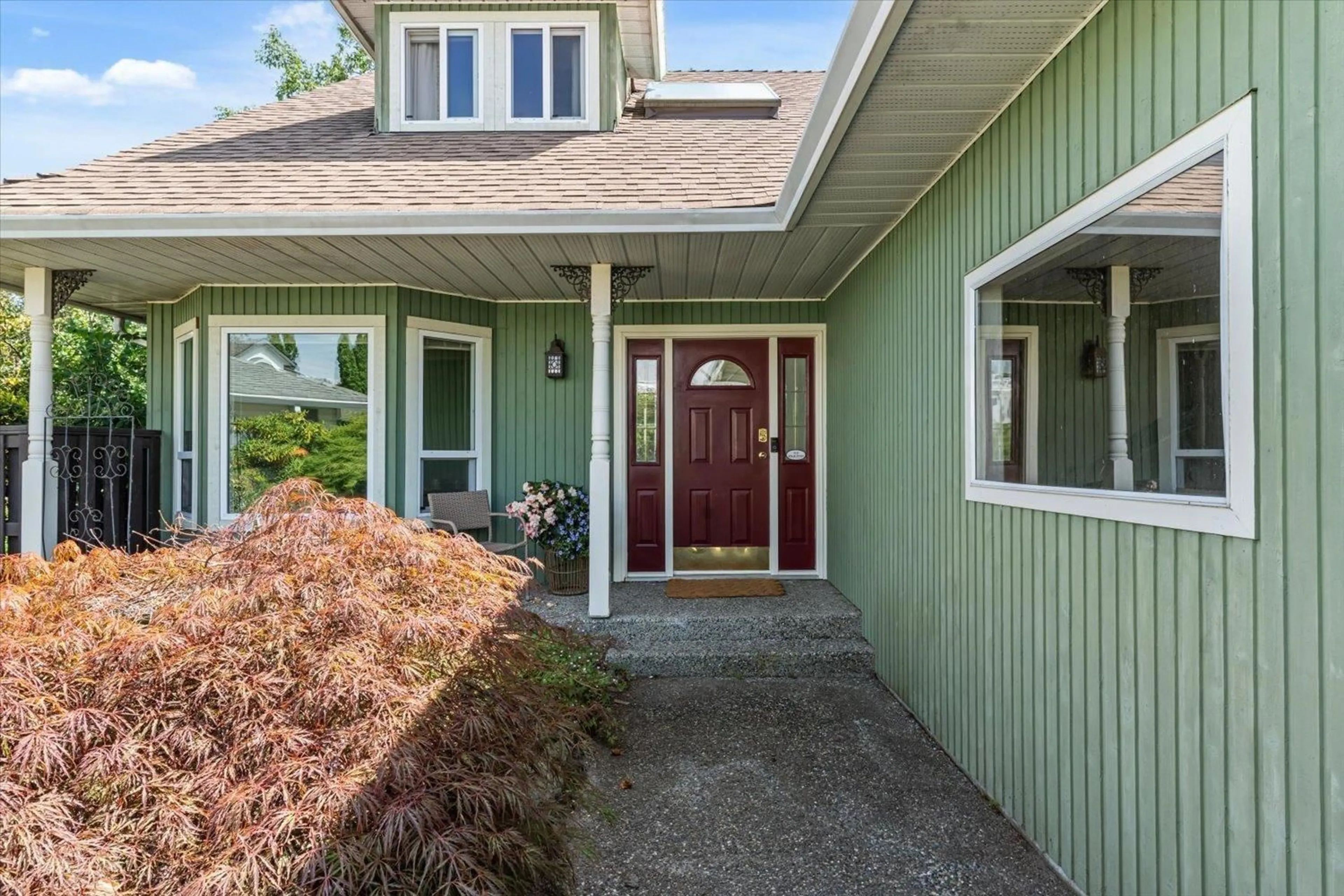 Home with vinyl exterior material, street for 46003 IVY AVENUE, Chilliwack British Columbia V2R2C5