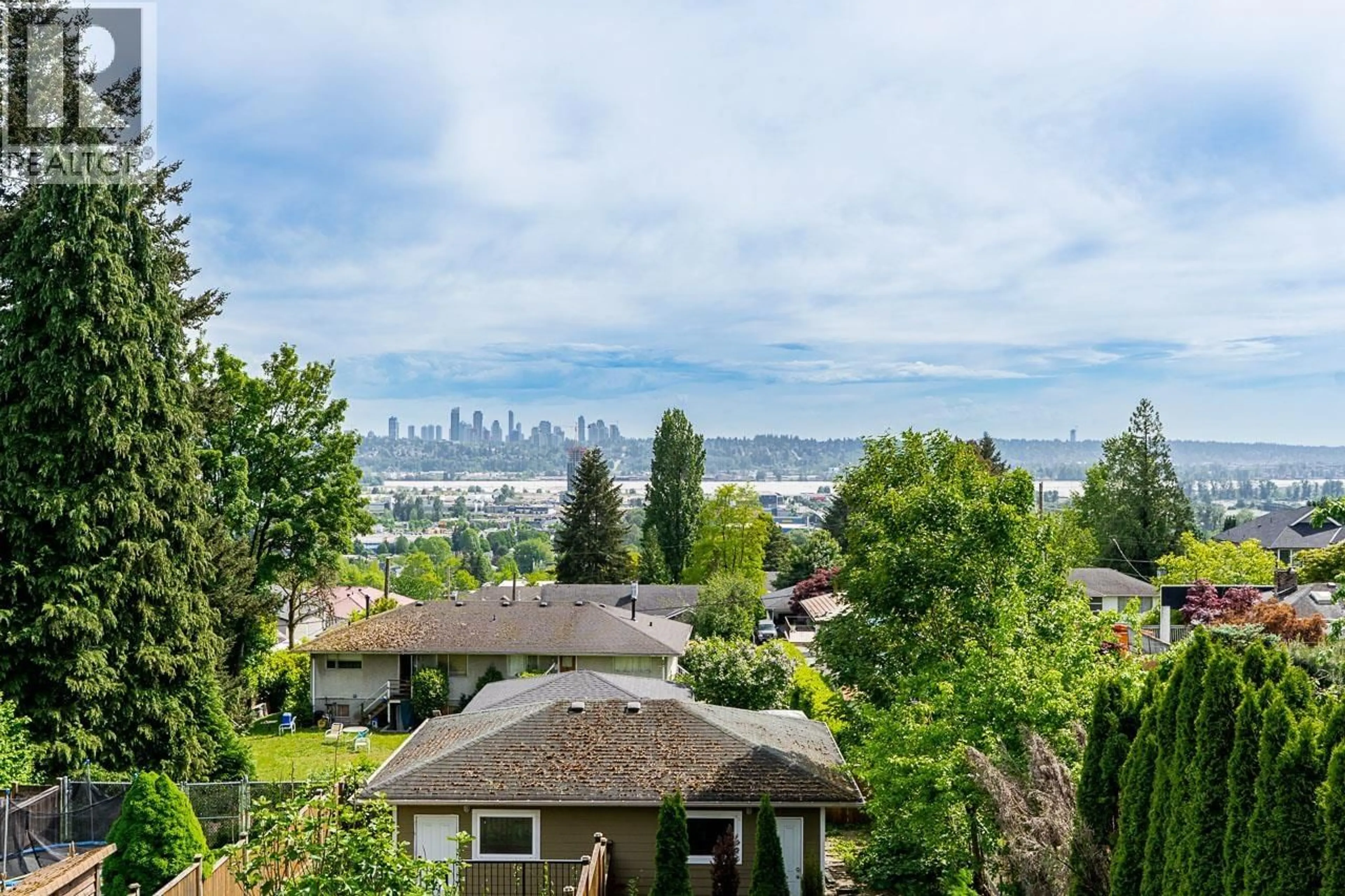 A pic from outside/outdoor area/front of a property/back of a property/a pic from drone, unknown for 1124 ROCHESTER AVENUE, Coquitlam British Columbia V3K2X4