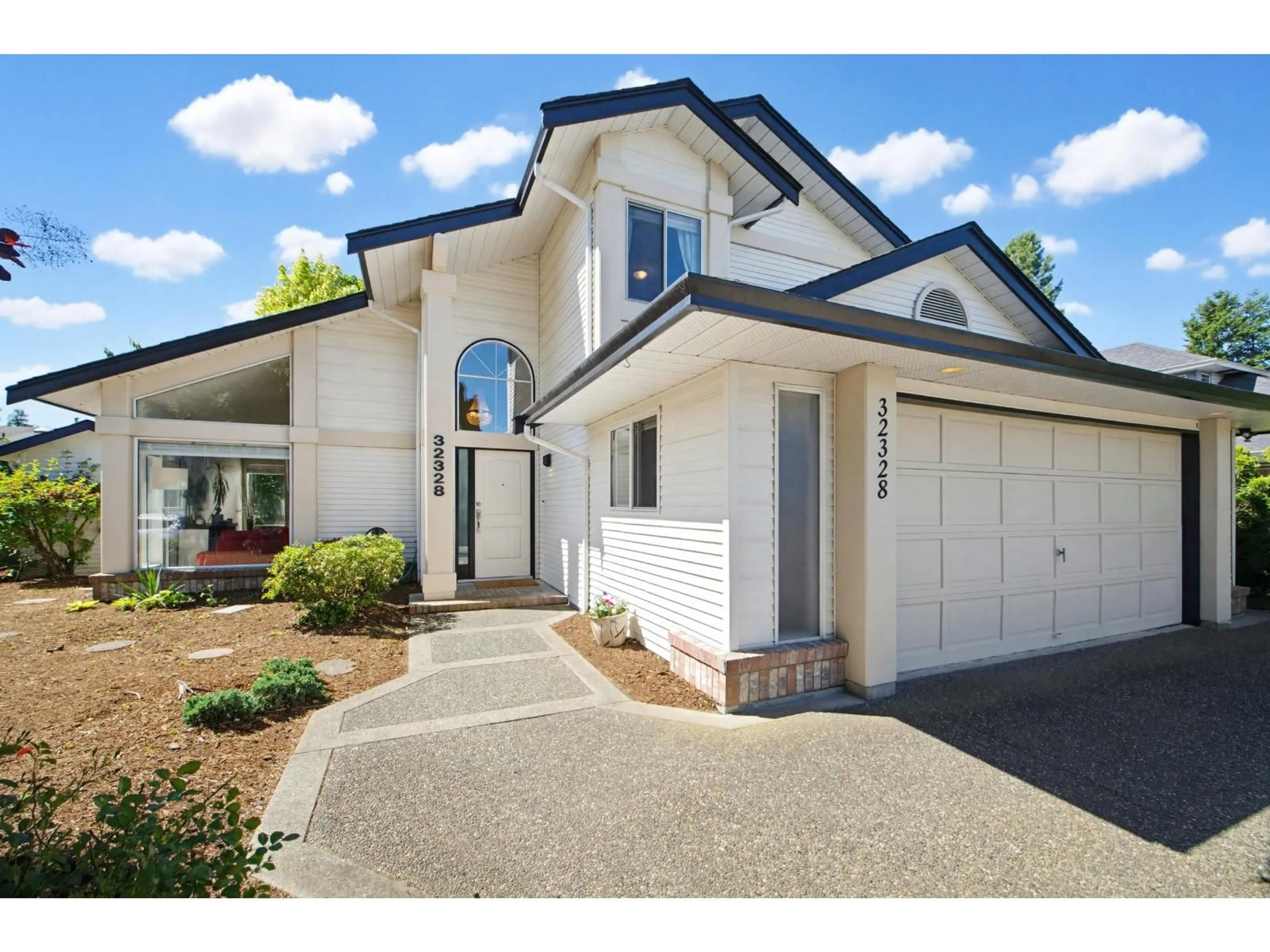 Home with brick exterior material, street for 32328 SLOCAN DRIVE, Abbotsford British Columbia V2T5C9