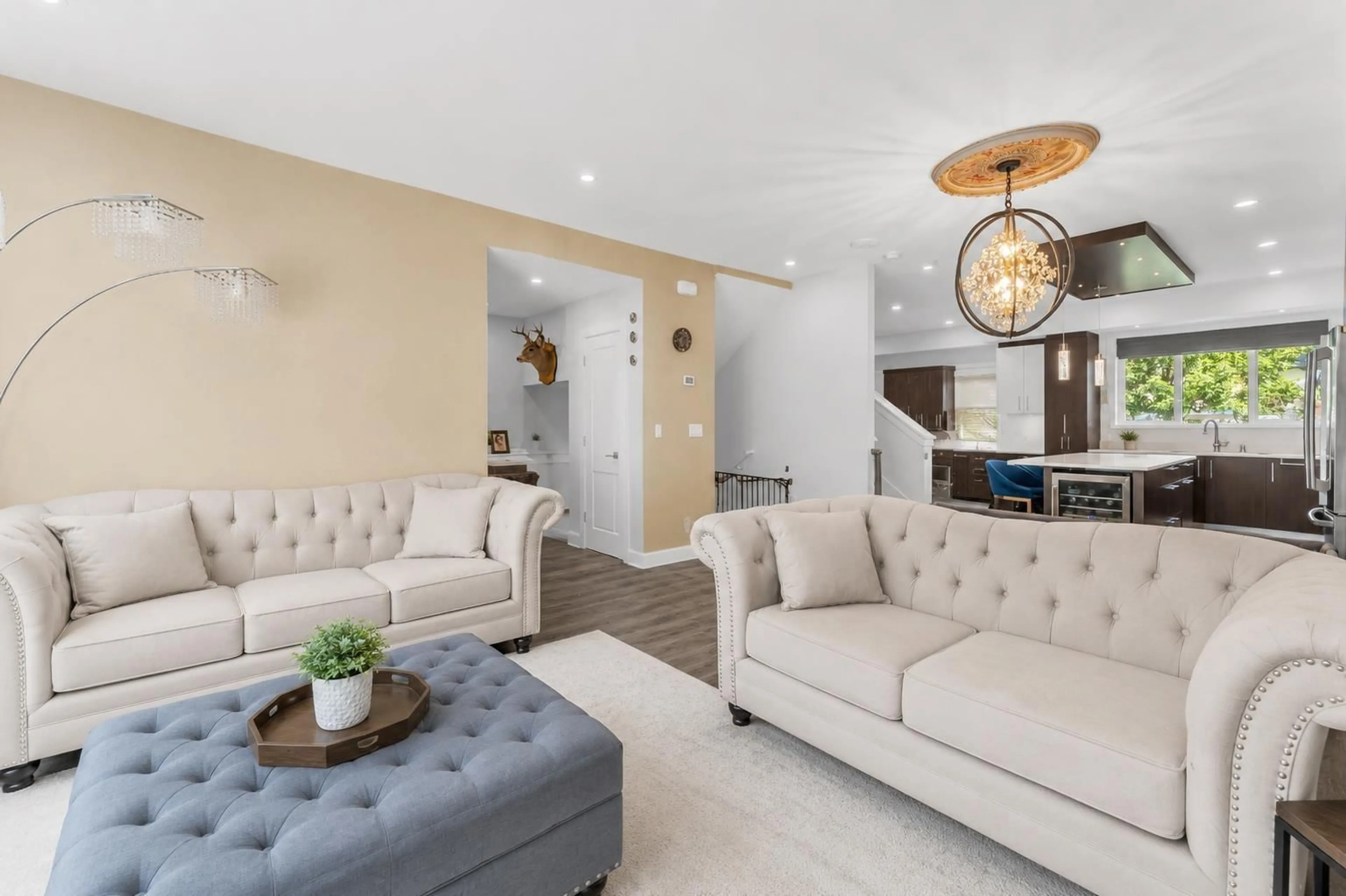 Living room with furniture, unknown for 37 - 15177 60 AVENUE, Surrey British Columbia V3S7B3