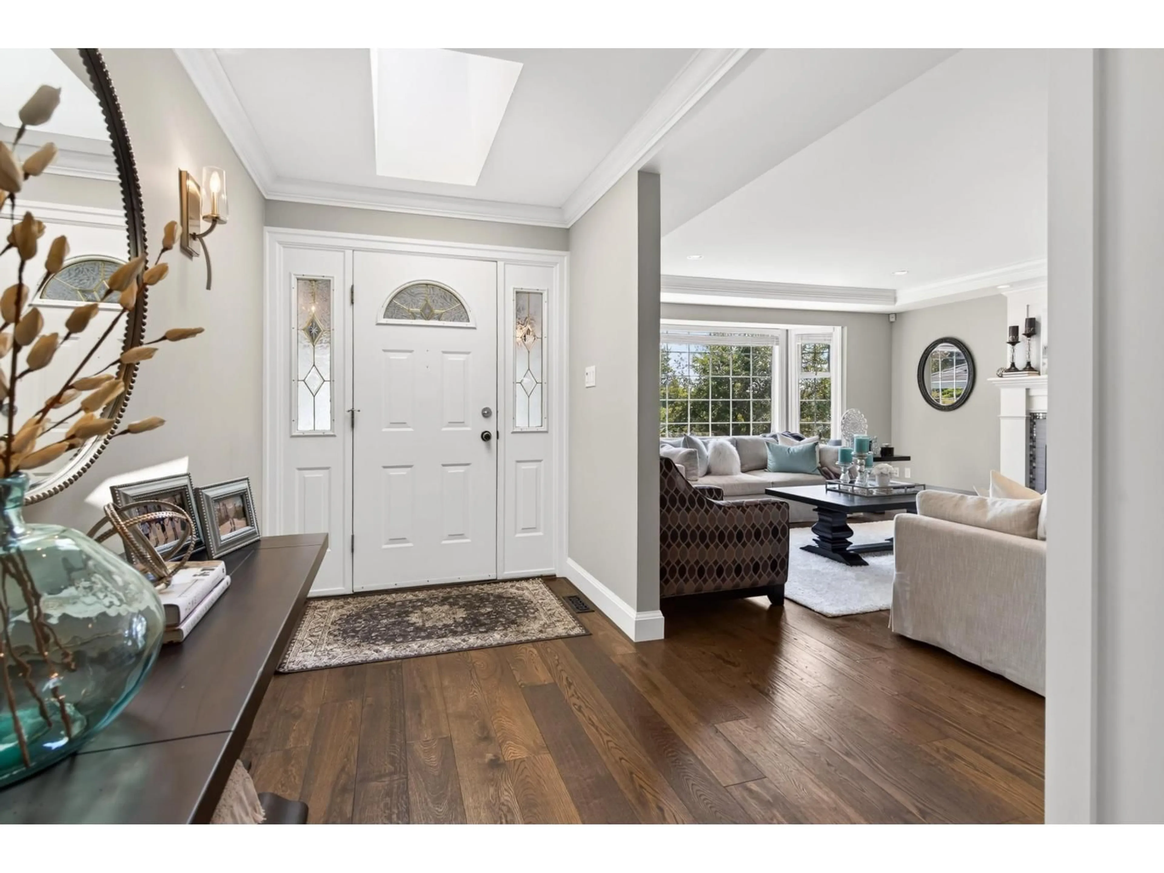 Indoor entryway for 16379 9 AVENUE, Surrey British Columbia V4A9B5