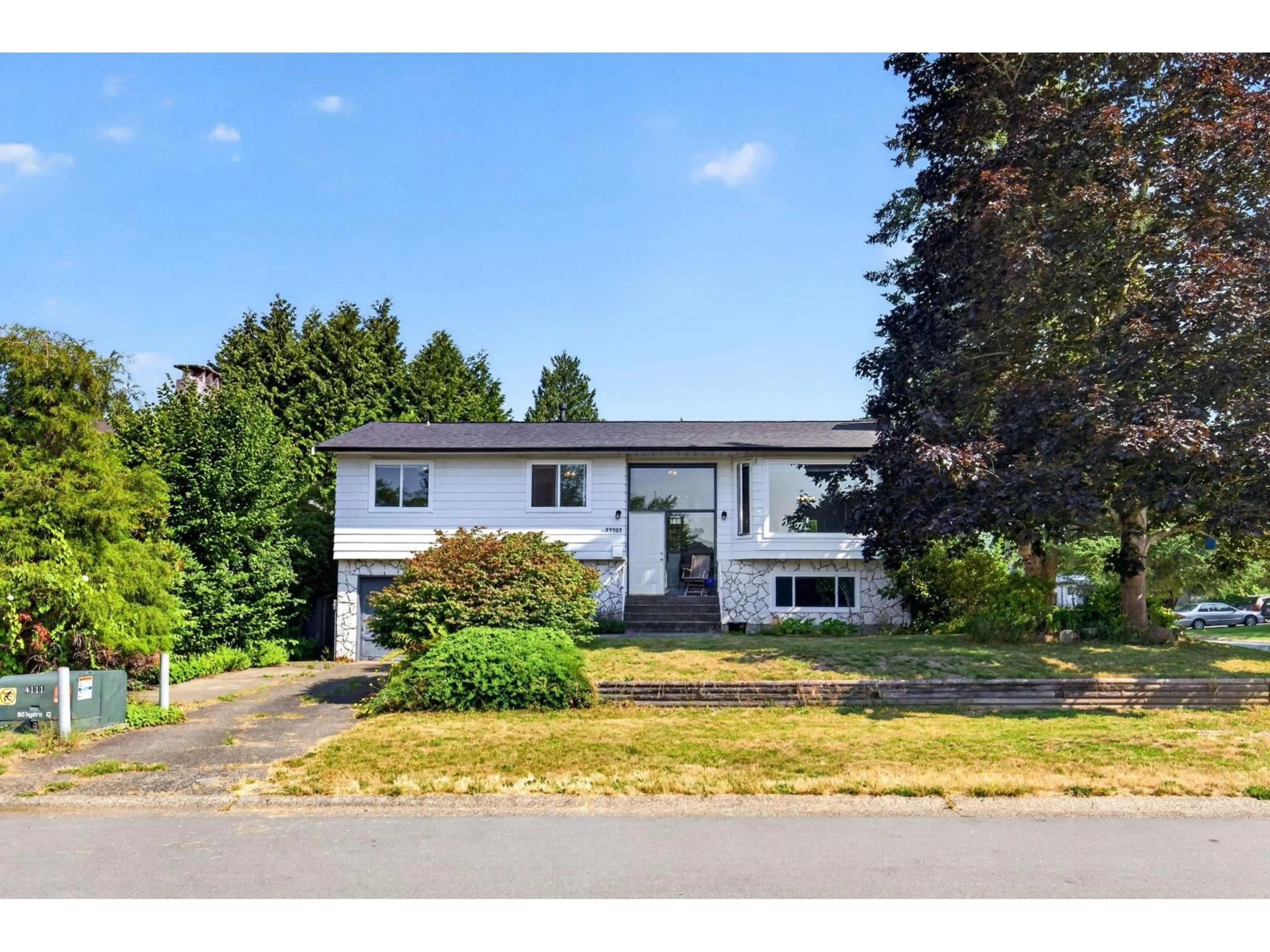 A pic from outside/outdoor area/front of a property/back of a property/a pic from drone, street for 33383 WHIDDEN AVENUE, Mission British Columbia V2V4Z6