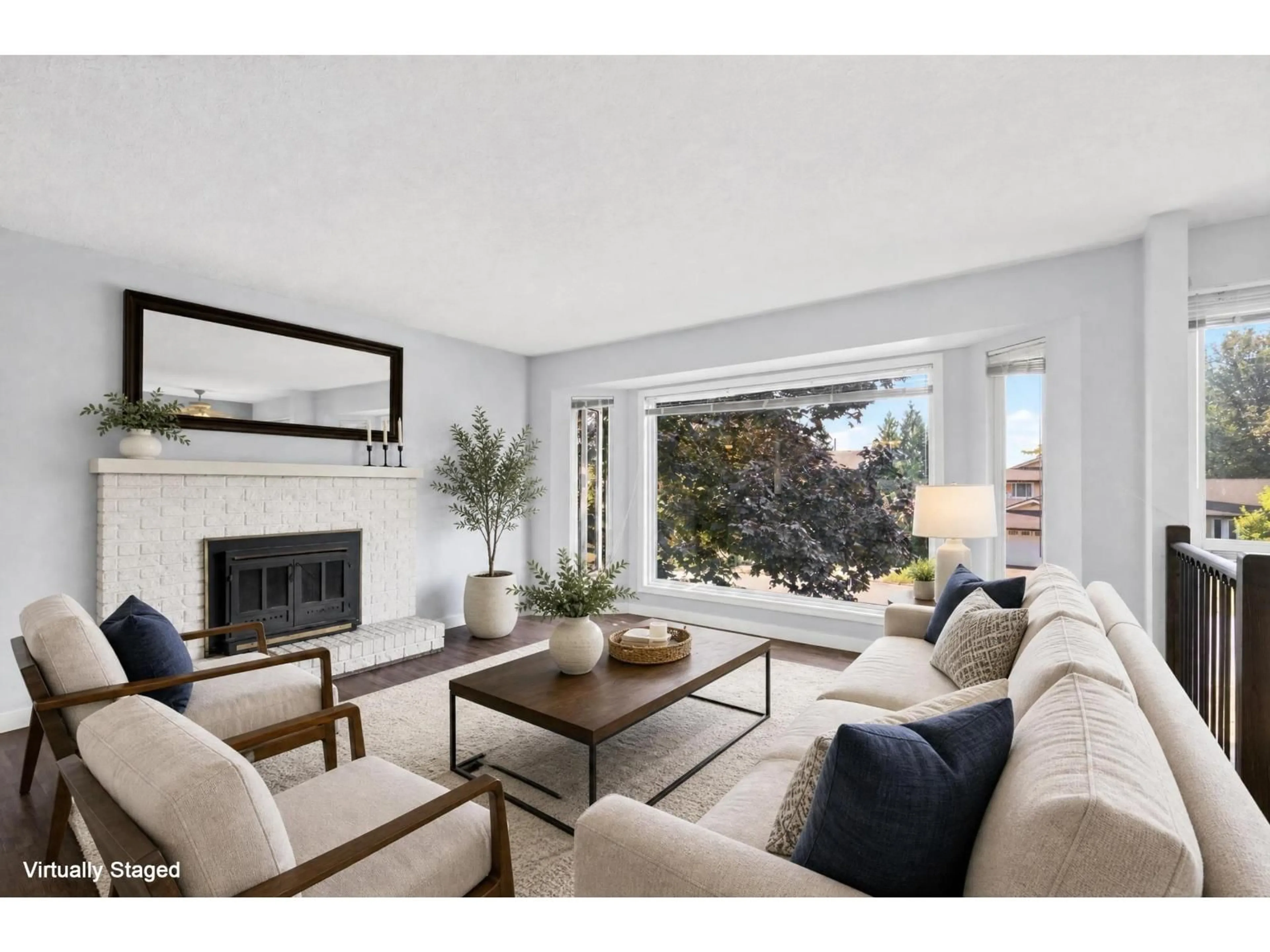 Living room with furniture, unknown for 33383 WHIDDEN AVENUE, Mission British Columbia V2V4Z6