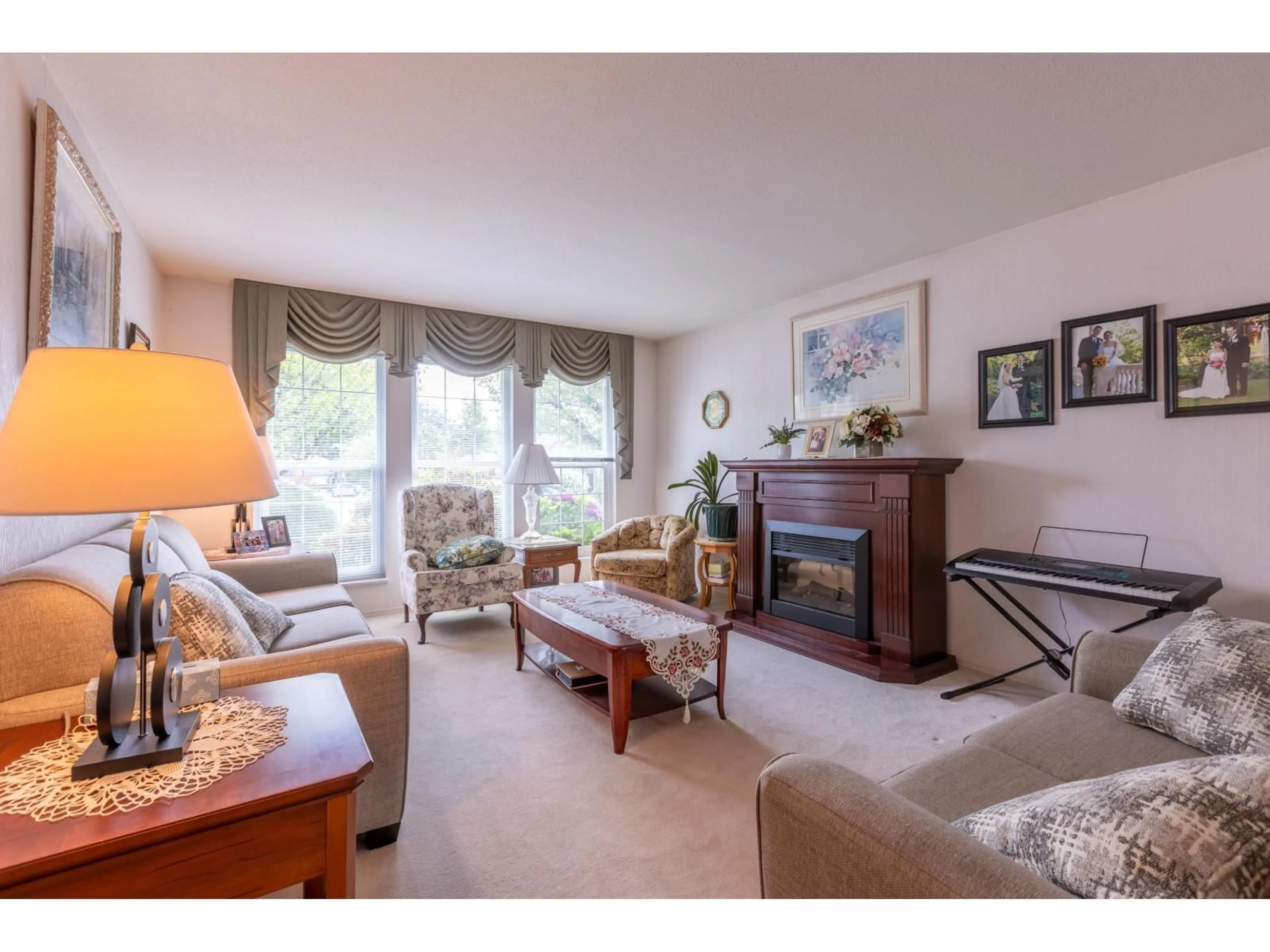 Living room with furniture, unknown for 2901 SOUTHERN PLACE, Abbotsford British Columbia V2T5H7