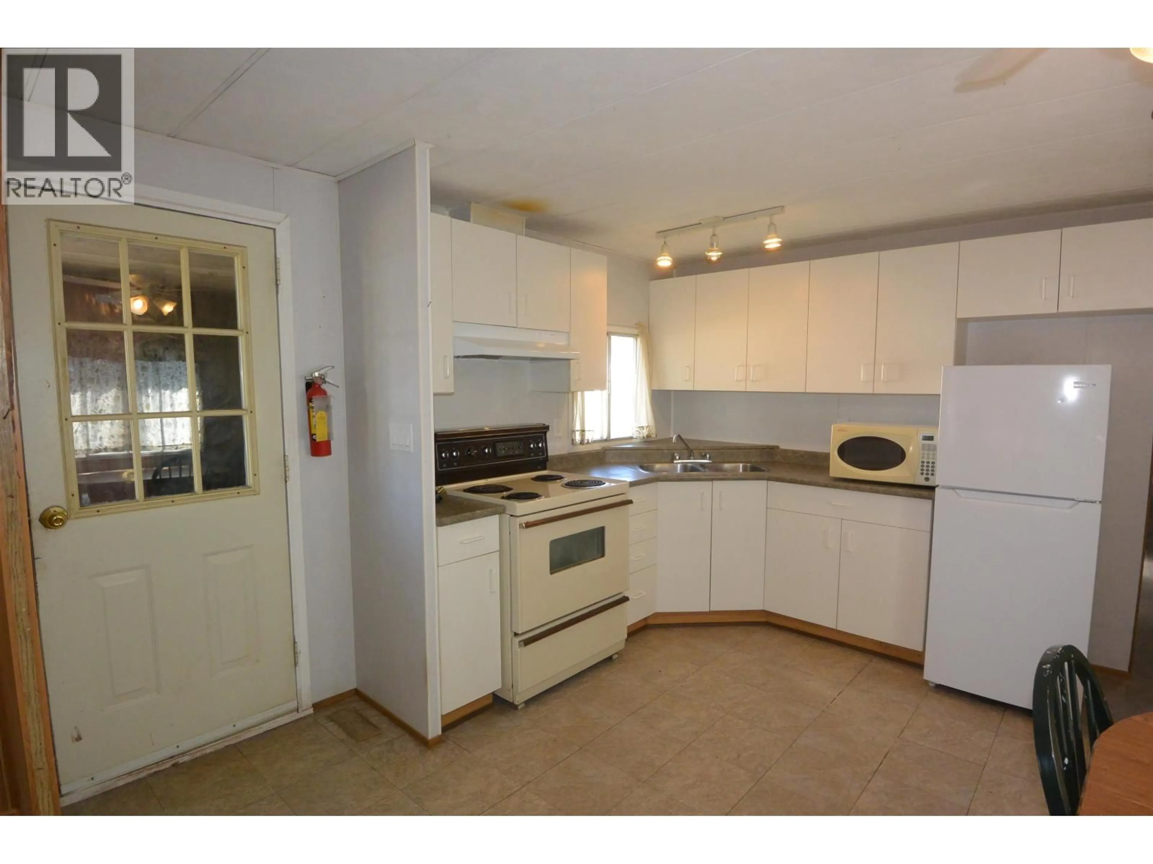 Standard kitchen, unknown for 45 - 95 LAIDLAW ROAD, Smithers British Columbia V0J2N6