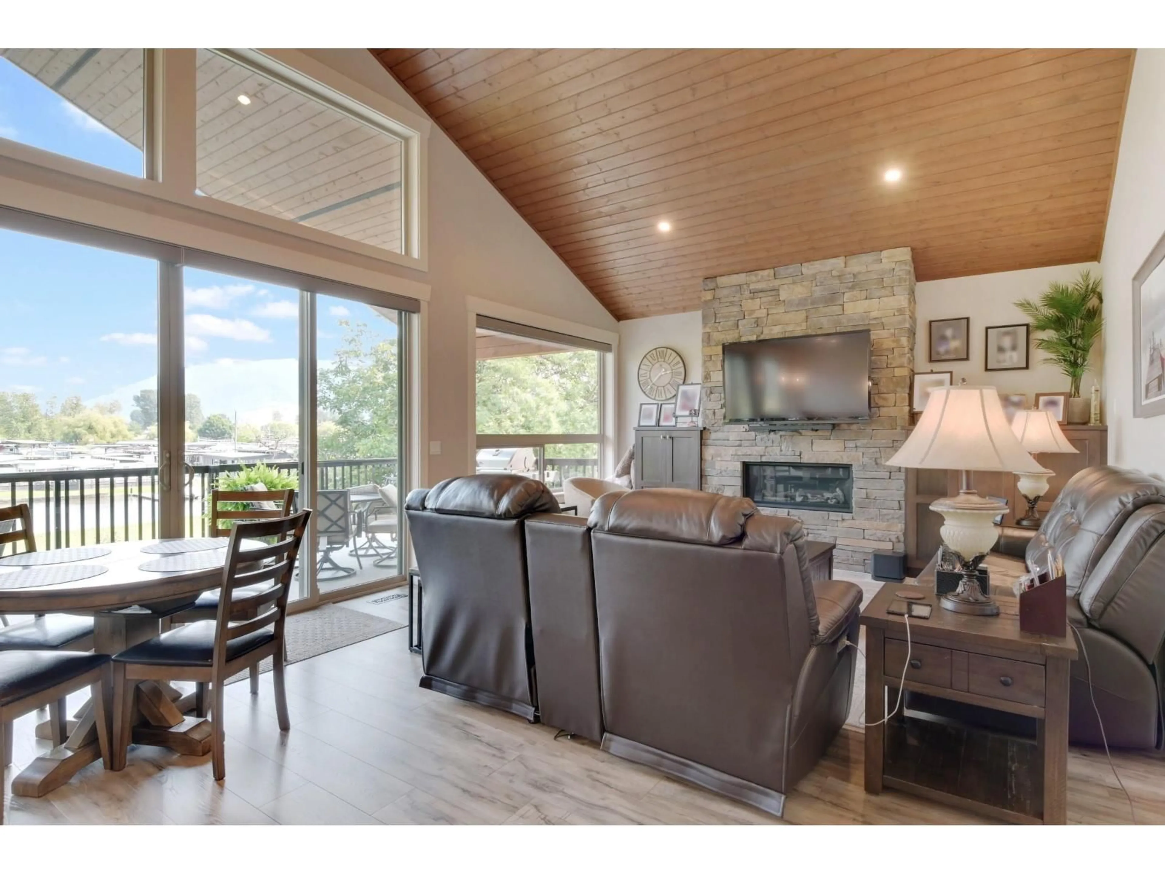 Living room with furniture, wood/laminate floor for 8506 LAKEVIEW ROAD, Mission British Columbia V2V7L8