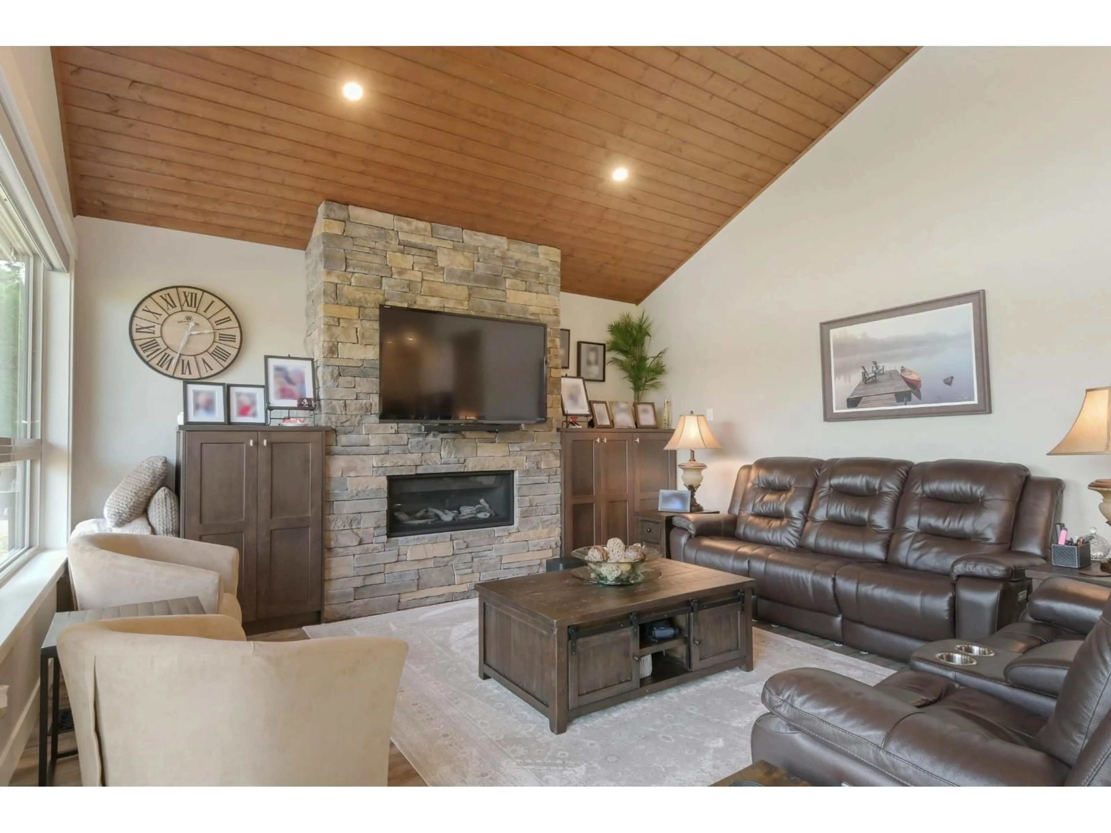 Living room with furniture, wood/laminate floor for 8506 LAKEVIEW ROAD, Mission British Columbia V2V7L8