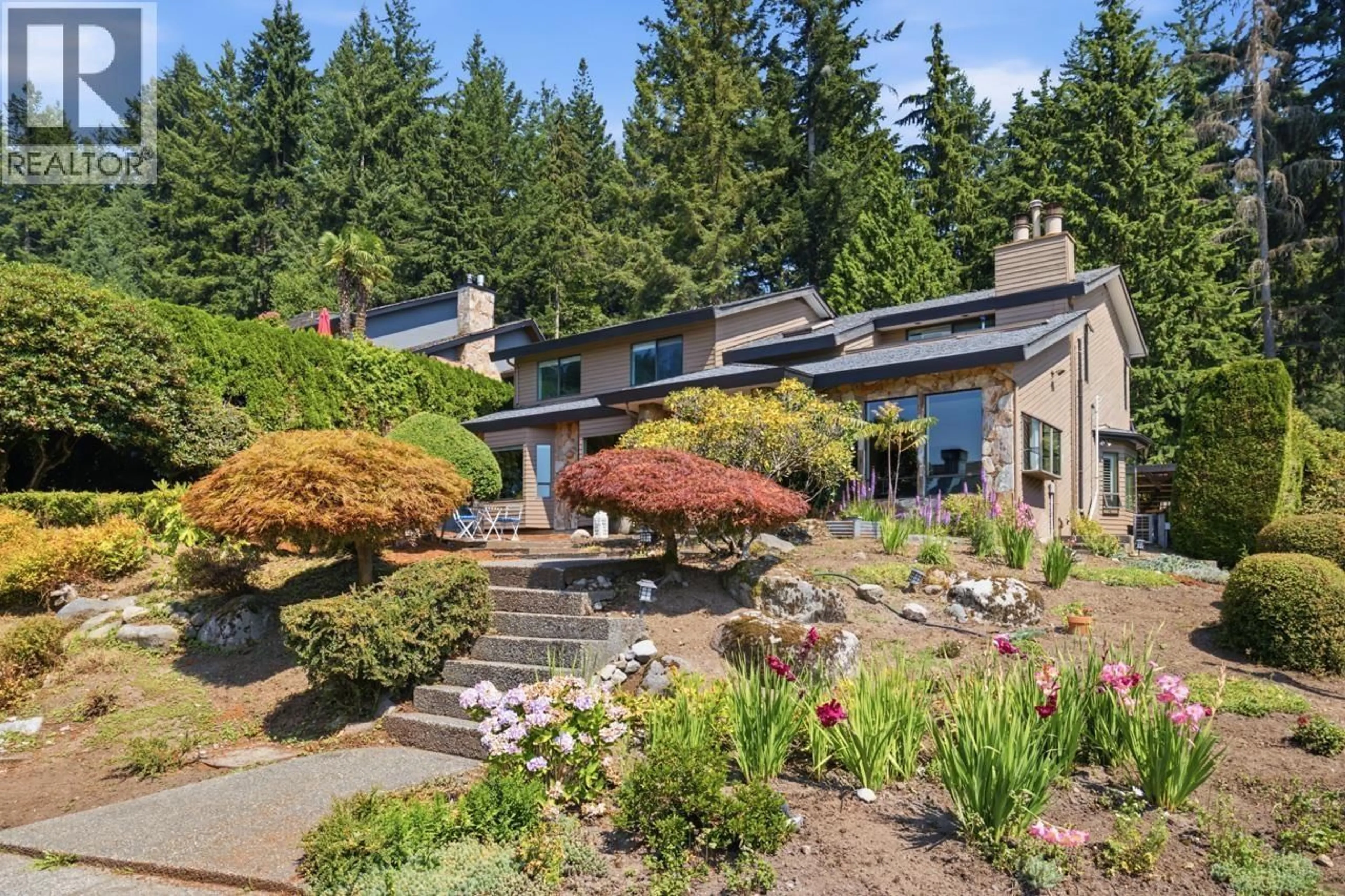 A pic from outside/outdoor area/front of a property/back of a property/a pic from drone, unknown for 2008 BLAIRVIEW AVENUE, North Vancouver British Columbia V7H2N4