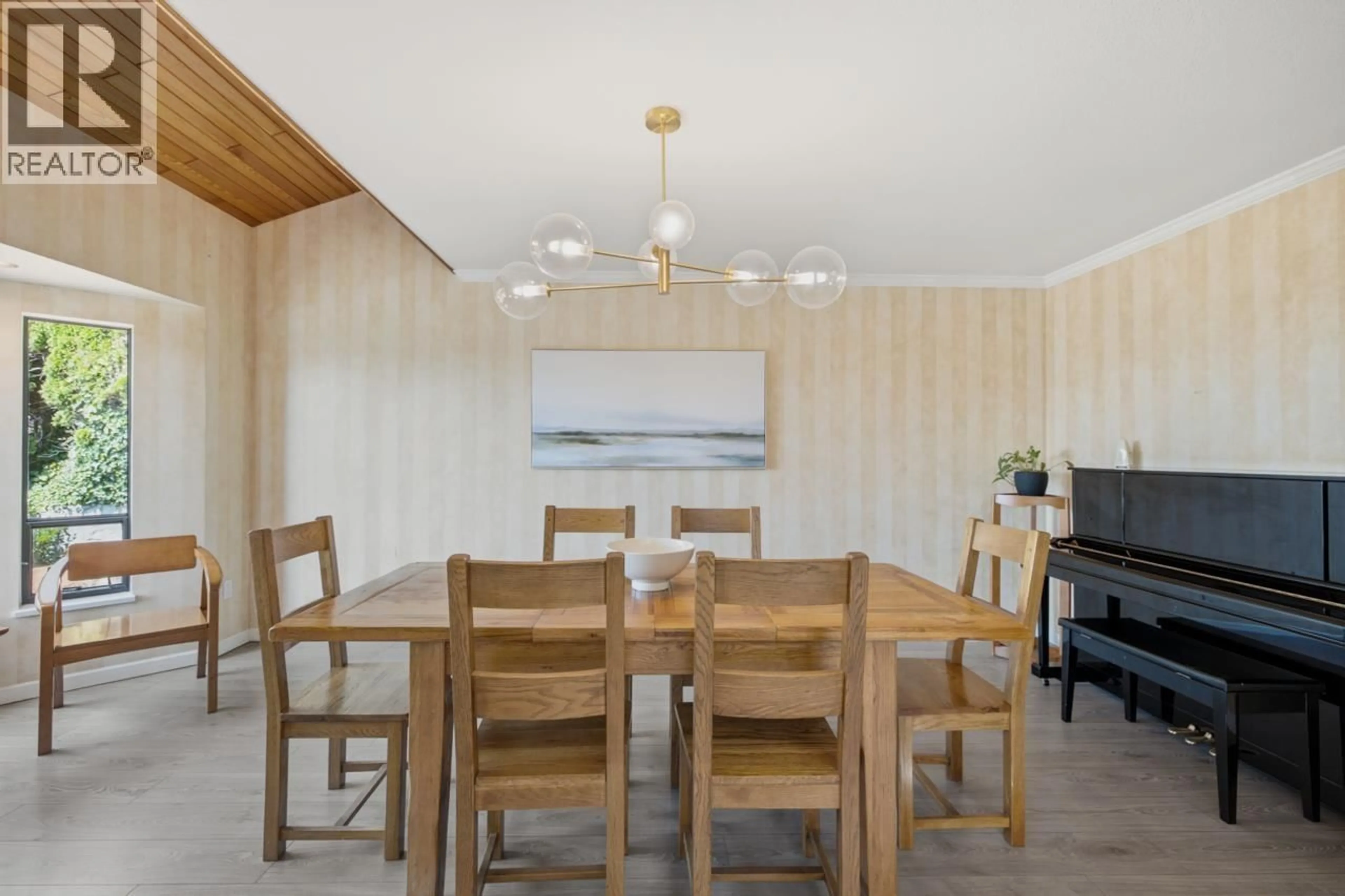 Dining room, wood/laminate floor for 2008 BLAIRVIEW AVENUE, North Vancouver British Columbia V7H2N4
