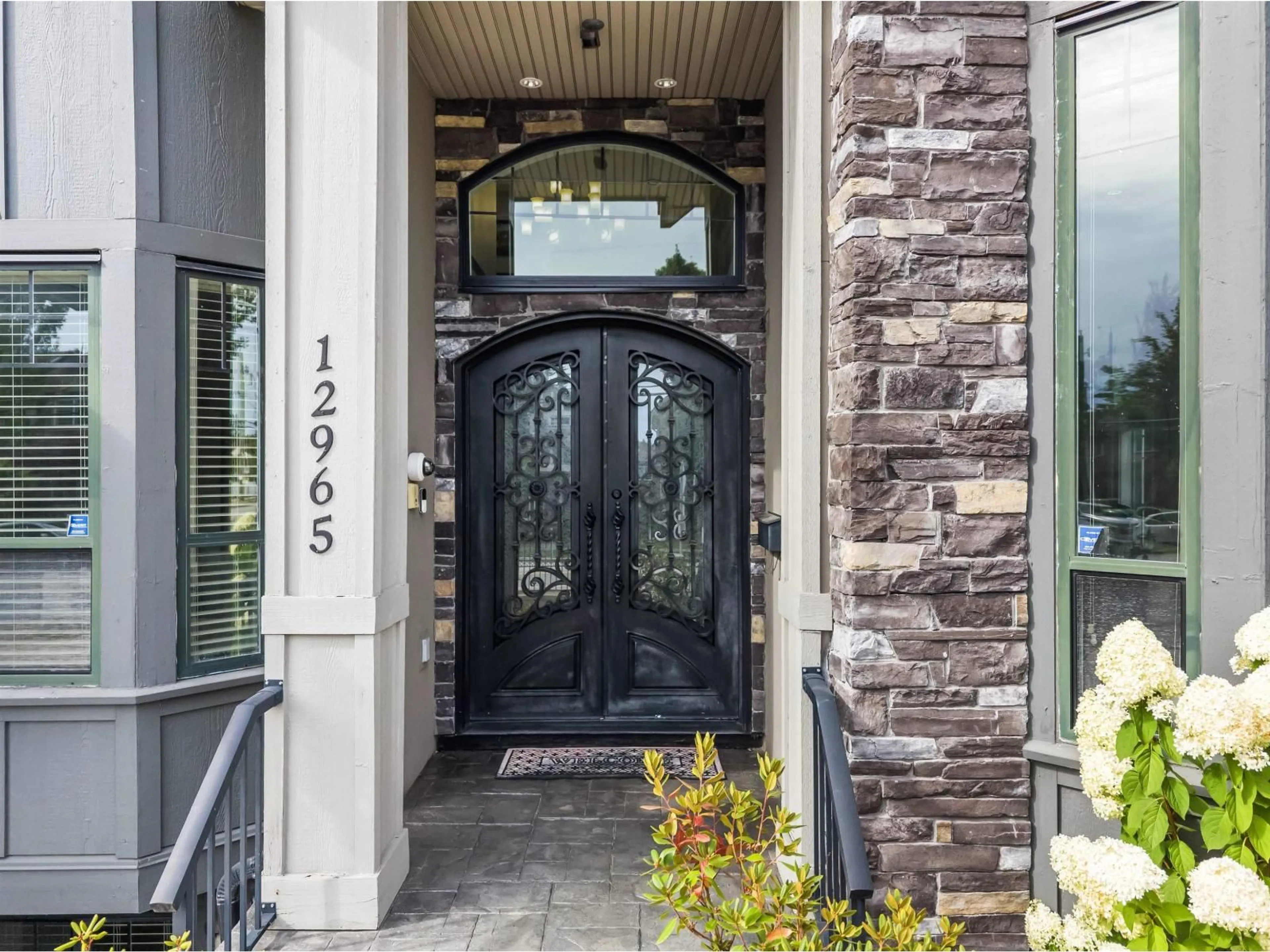 Indoor entryway for 12965 60 AVENUE, Surrey British Columbia V3X2L4