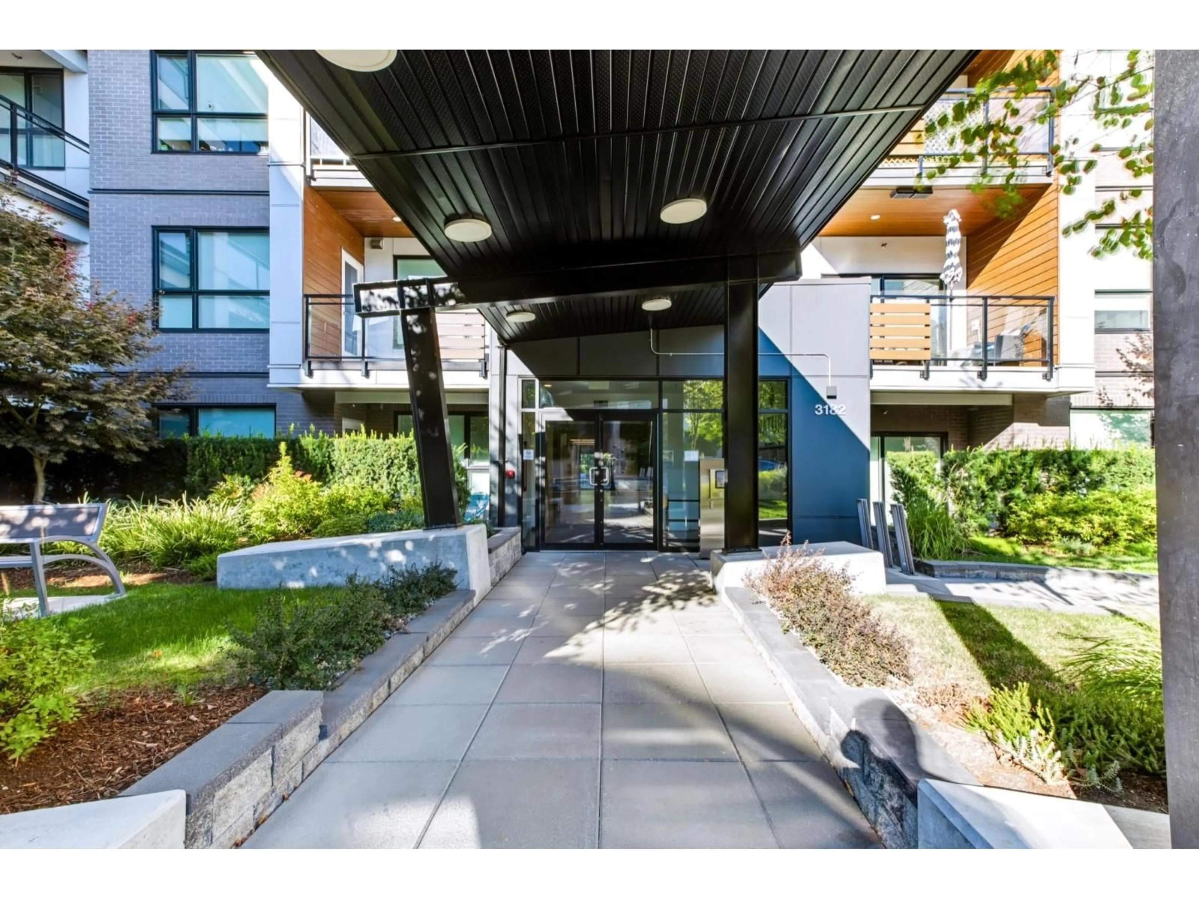 Indoor foyer for 102 - 3182 GLADWIN ROAD, Abbotsford British Columbia V2T0K8