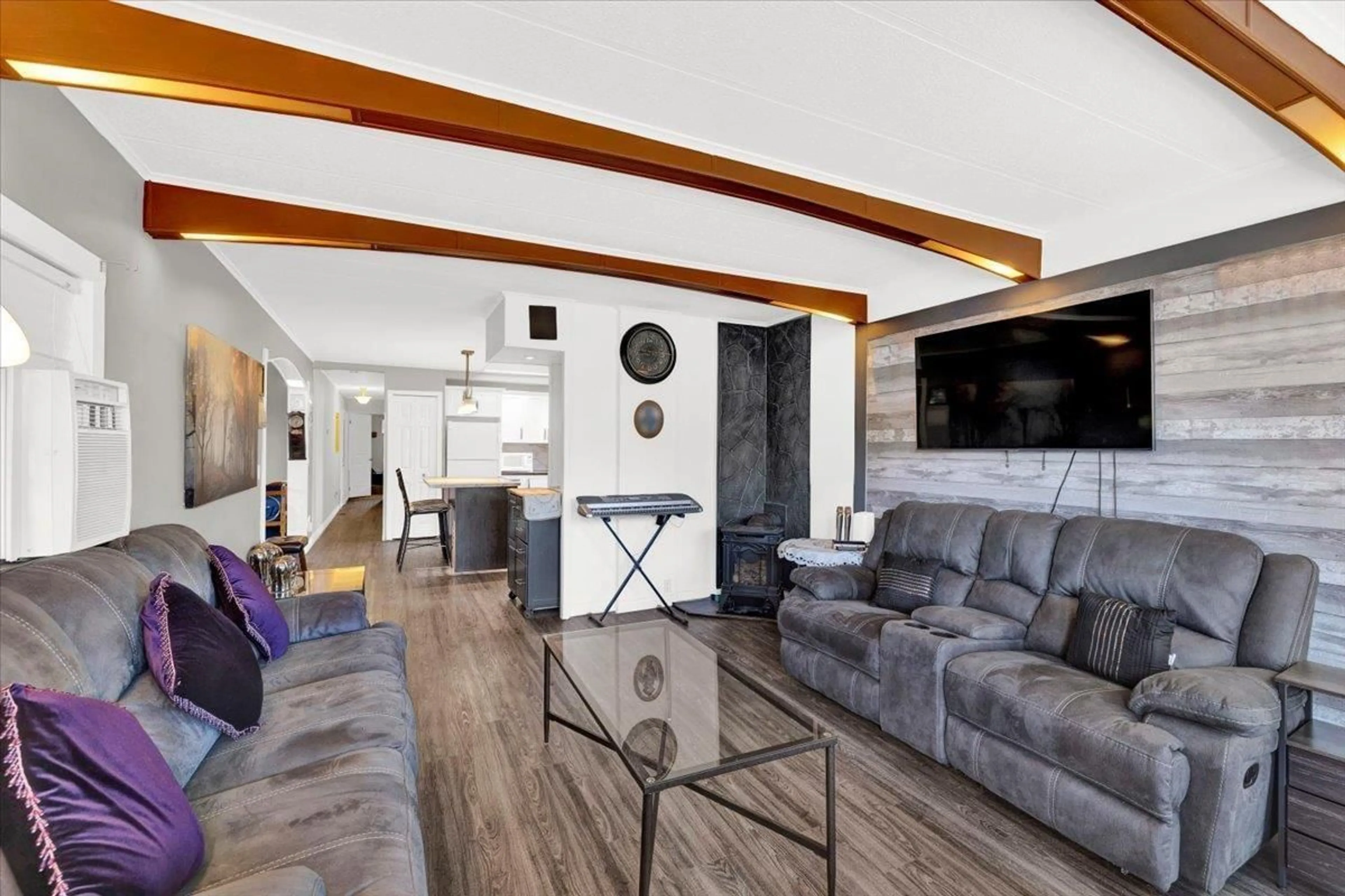 Living room with furniture, unknown for 13 - 27111 0 AVENUE, Langley British Columbia V4W2S9
