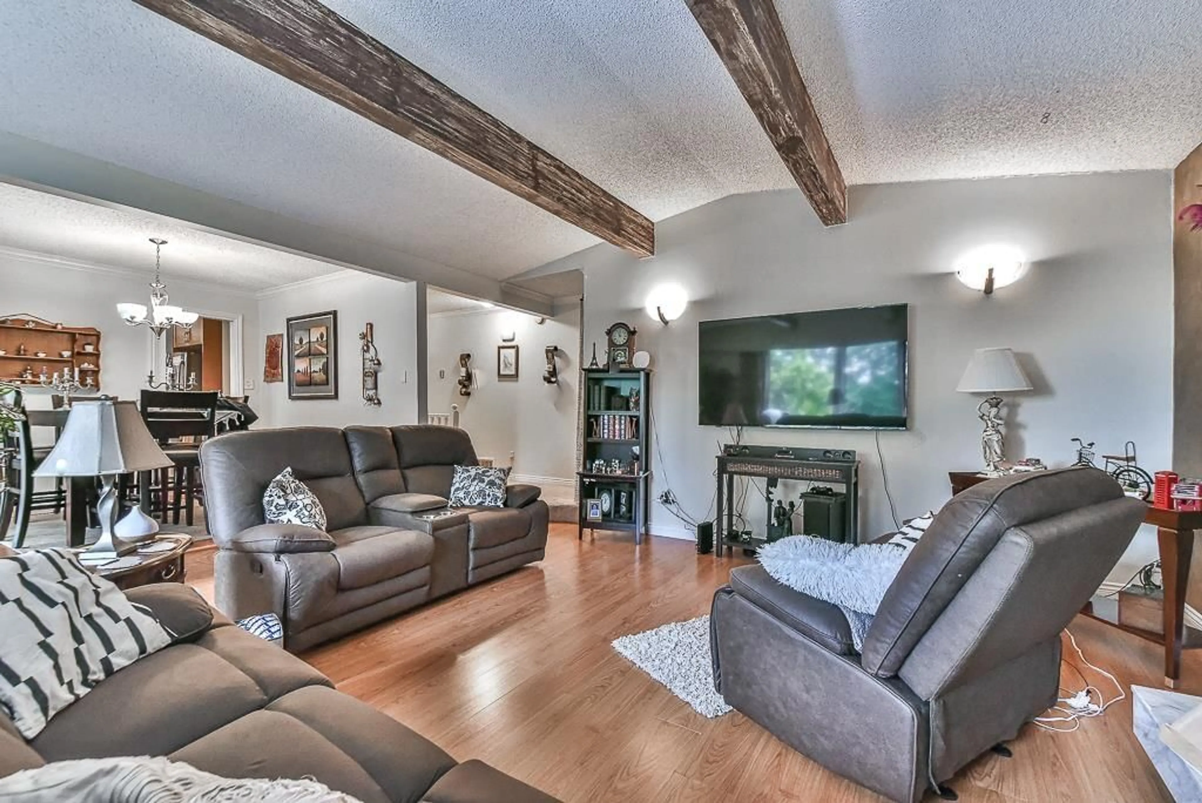 Living room with furniture, wood/laminate floor for 13243 COULTHARD ROAD, Surrey British Columbia V3X3E5