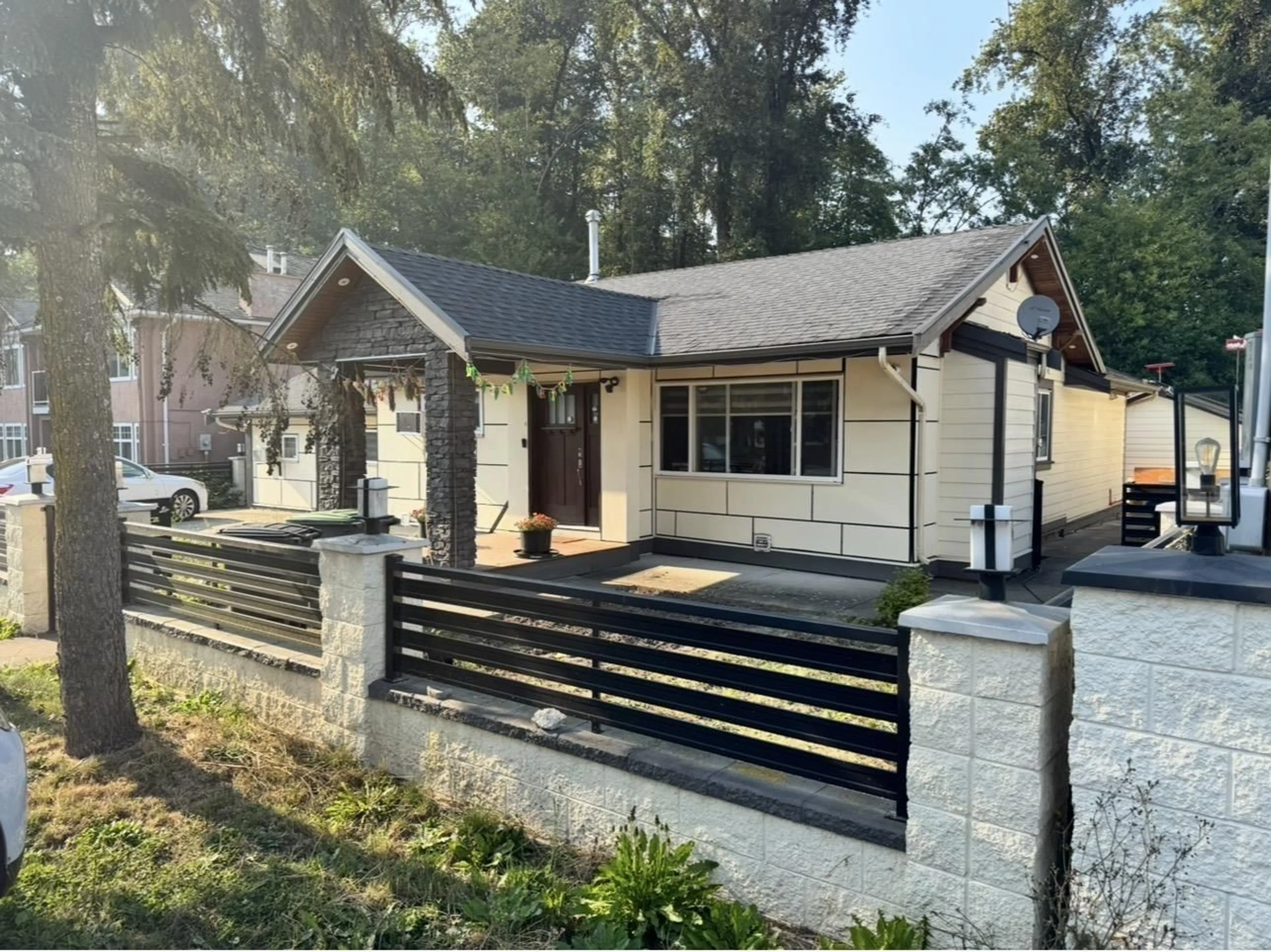 Unknown for 13317 84 AVENUE, Surrey British Columbia V3W3H1