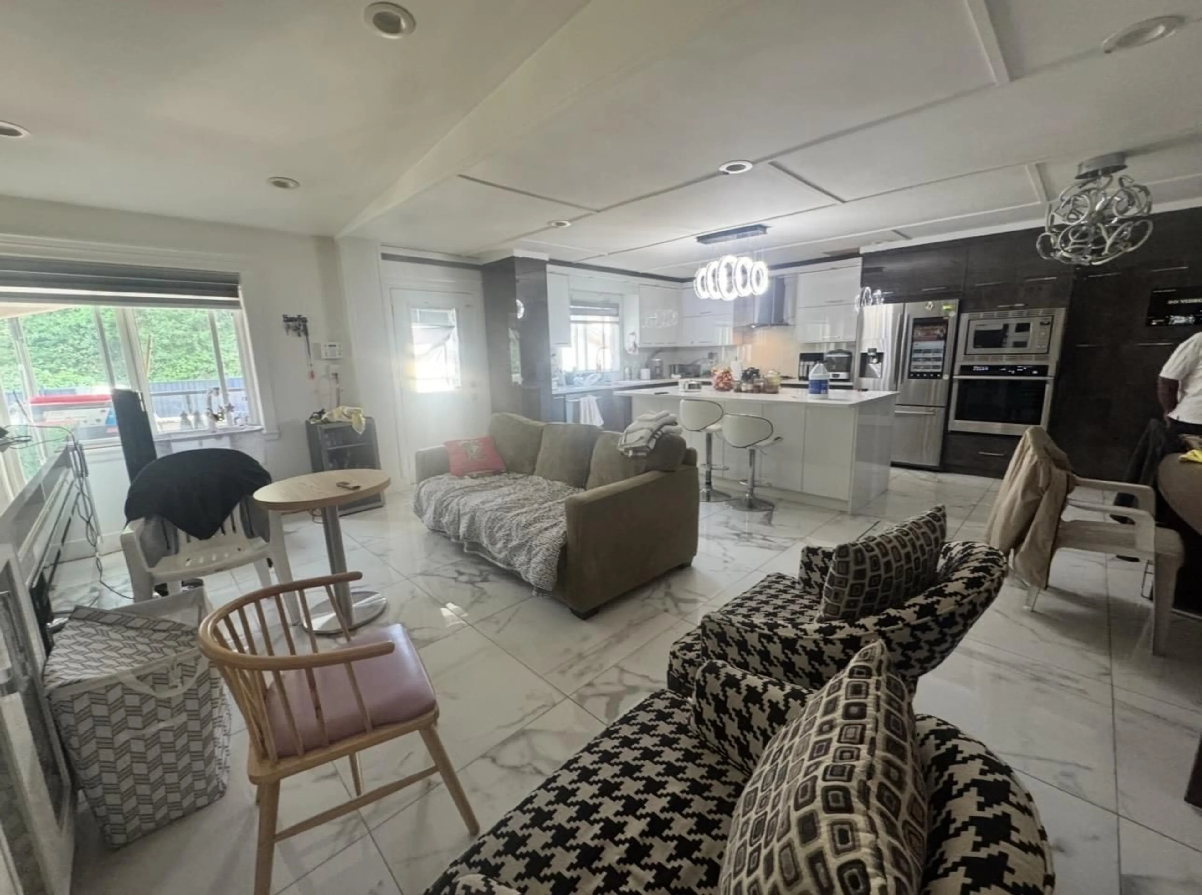 Living room with furniture, unknown for 13317 84 AVENUE, Surrey British Columbia V3W3H1