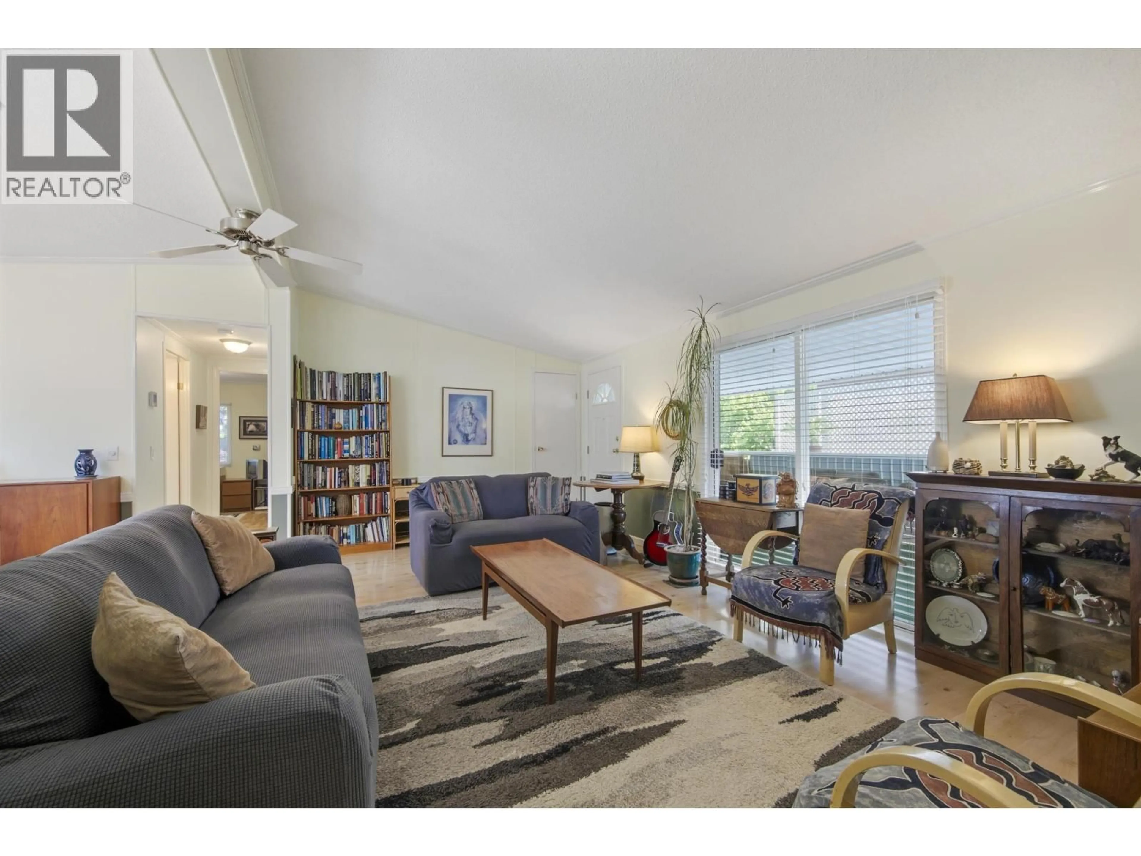 Living room with furniture, unknown for 162 - 145 KING EDWARD STREET, Coquitlam British Columbia V3K6M5
