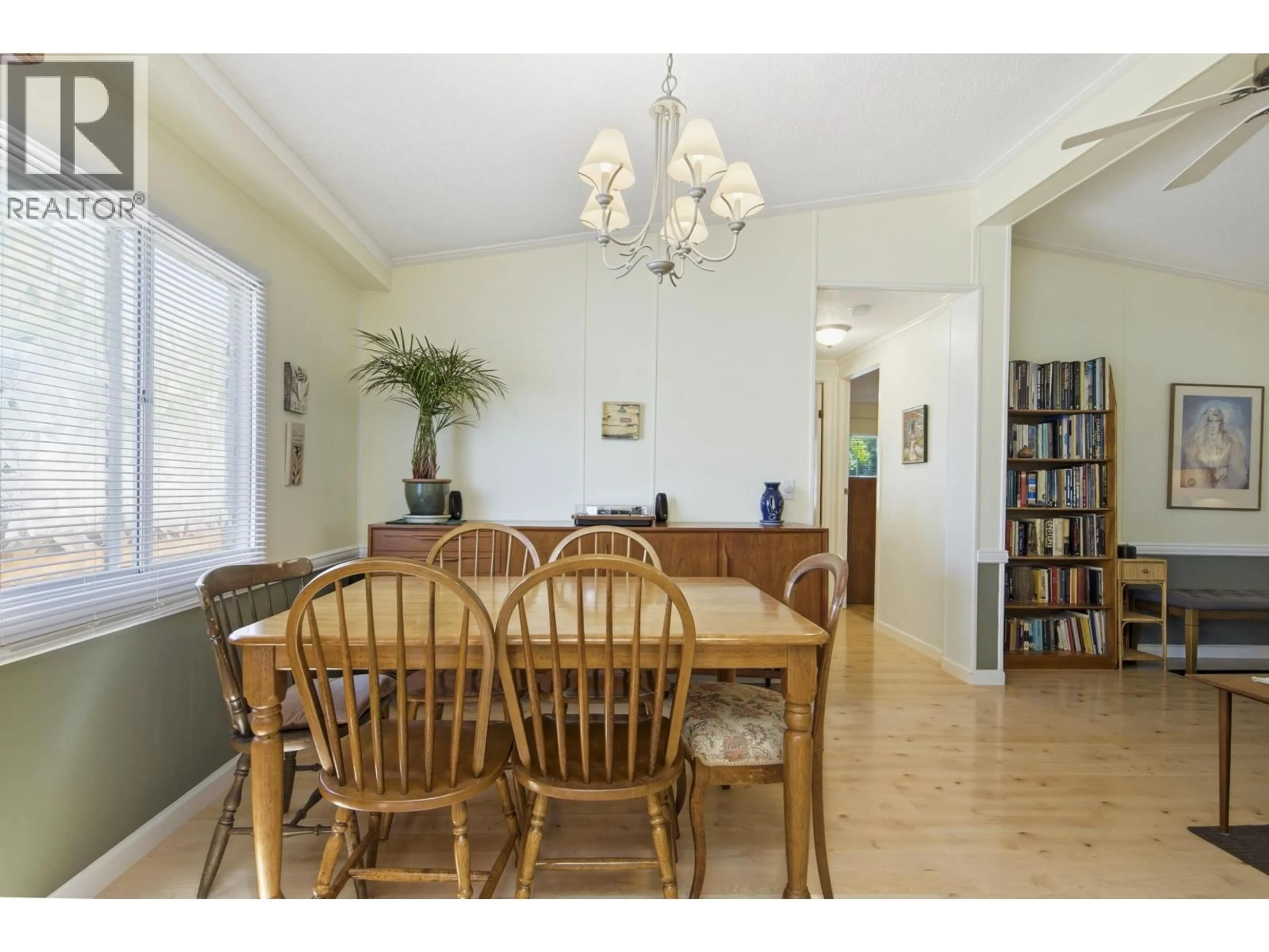 Dining room, wood/laminate floor for 162 - 145 KING EDWARD STREET, Coquitlam British Columbia V3K6M5