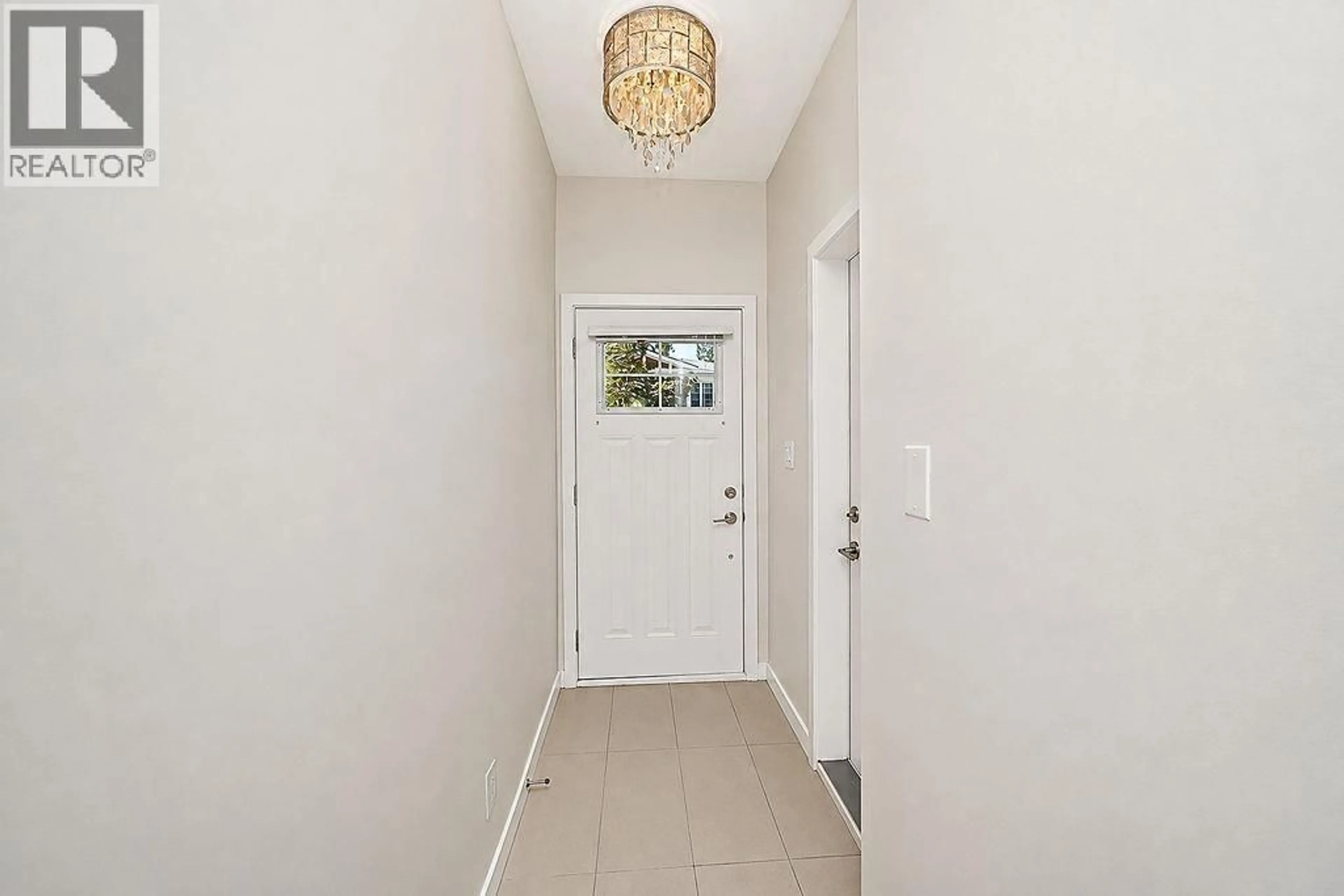 Indoor entryway for 5902 BEACHGATE LANE, Sechelt British Columbia V7Z0S3