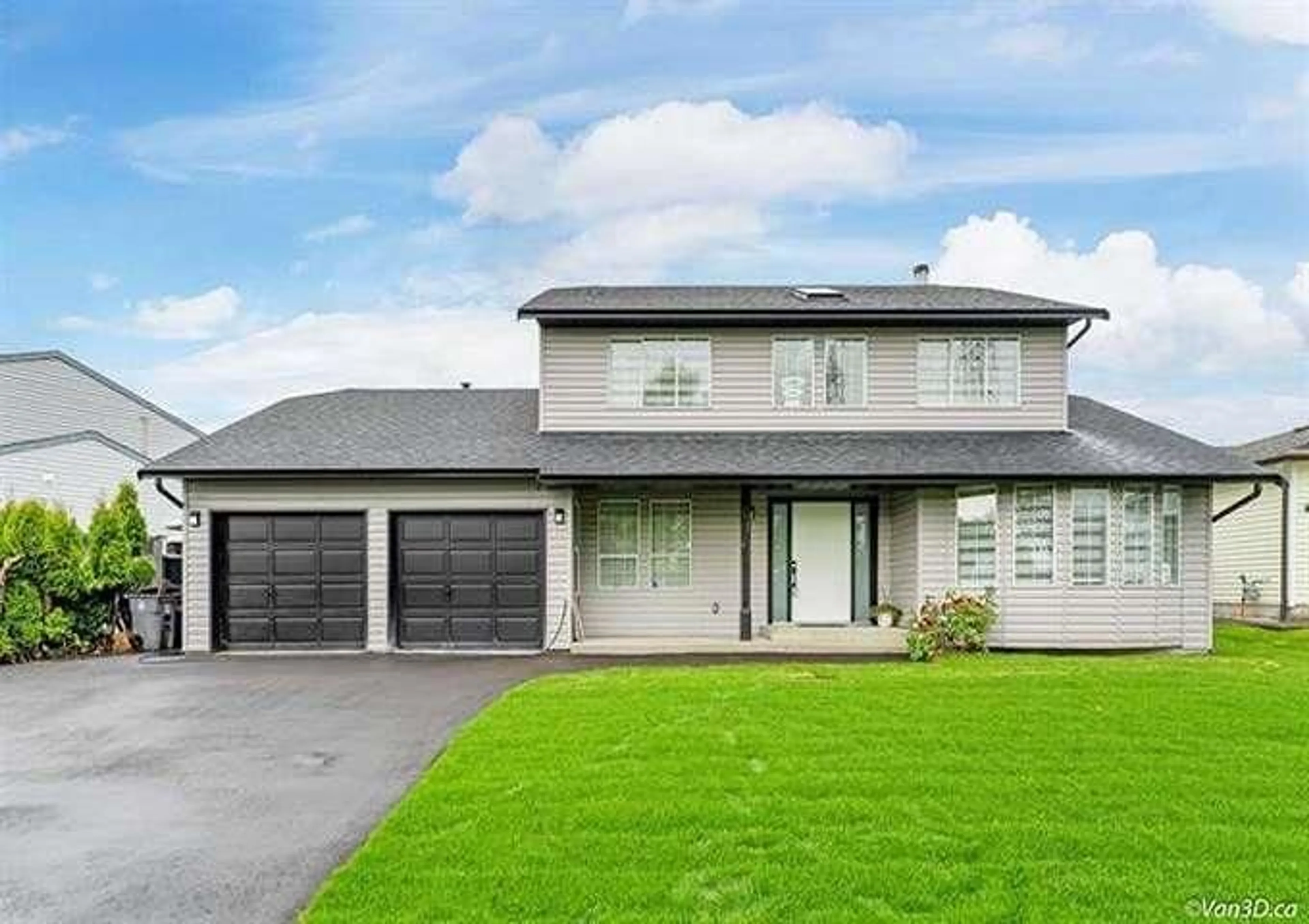 Home with vinyl exterior material, street for 7376 123 STREET, Surrey British Columbia V3W5S3
