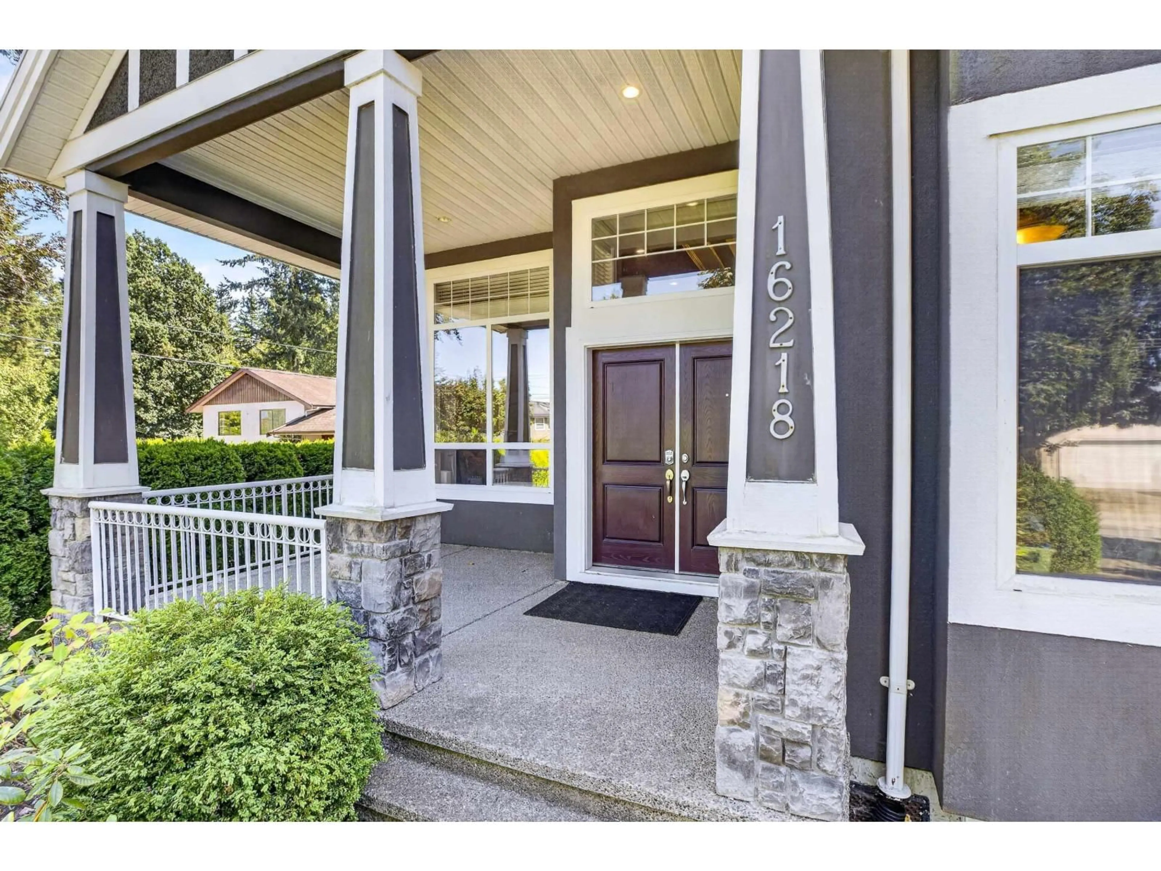 Indoor entryway for 16218 110TH AVENUE, Surrey British Columbia V4N1P5