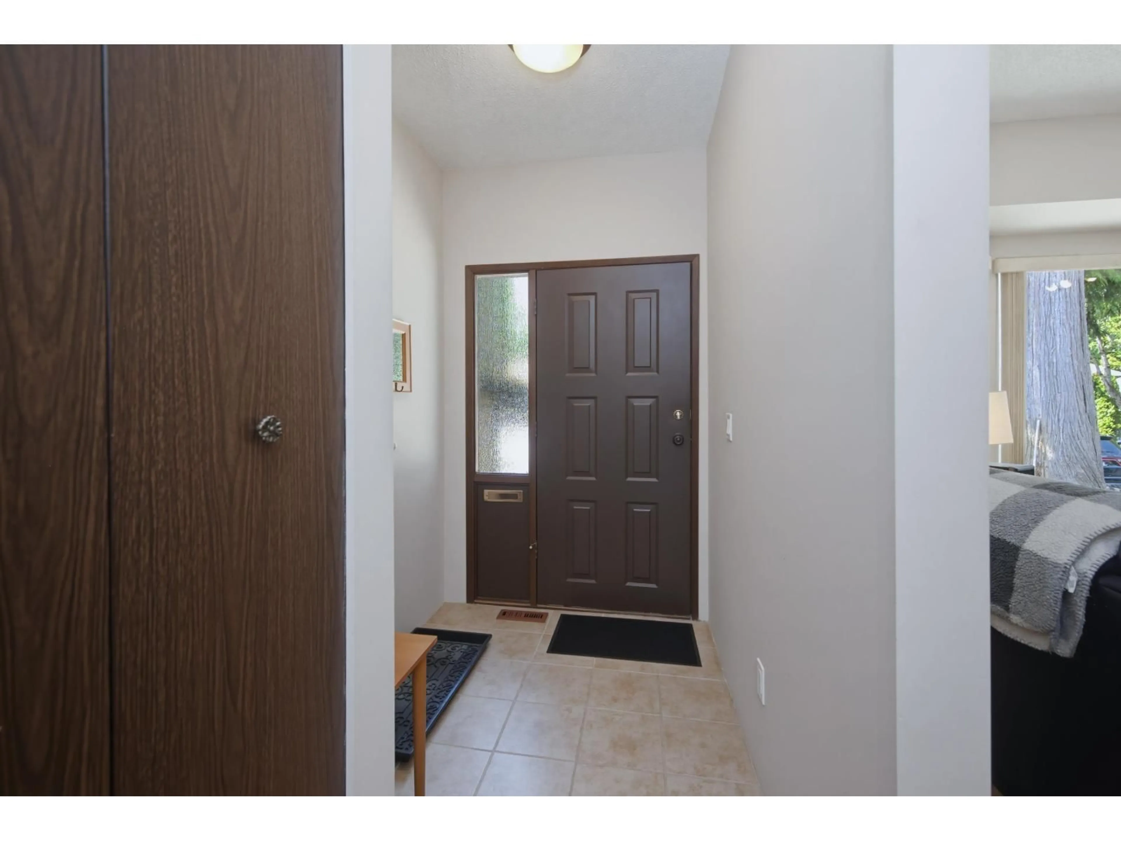 Indoor entryway for 7340 TODD CRESCENT, Surrey British Columbia V3W7N6