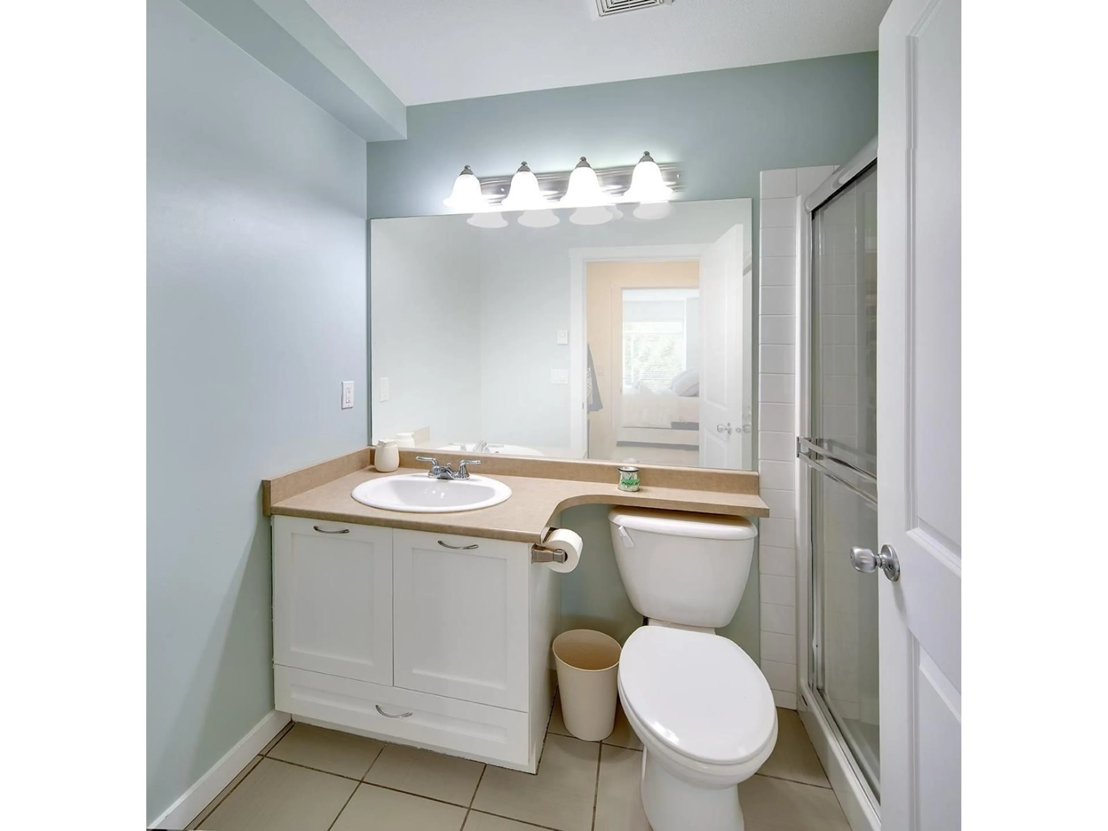 Standard bathroom, unknown for 43 - 8277 161 STREET, Surrey British Columbia V4N0N3
