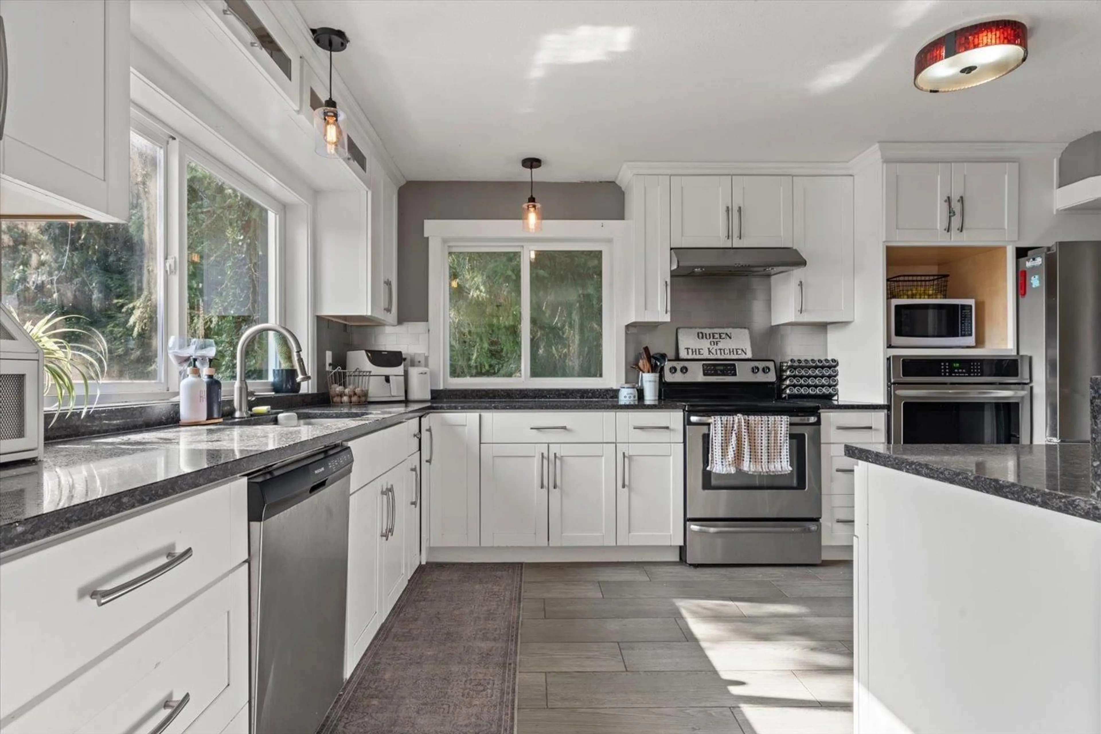 Open concept kitchen, ceramic/tile floor for 4820 SOUTHSIDE ROAD, Chilliwack British Columbia V2R4T6