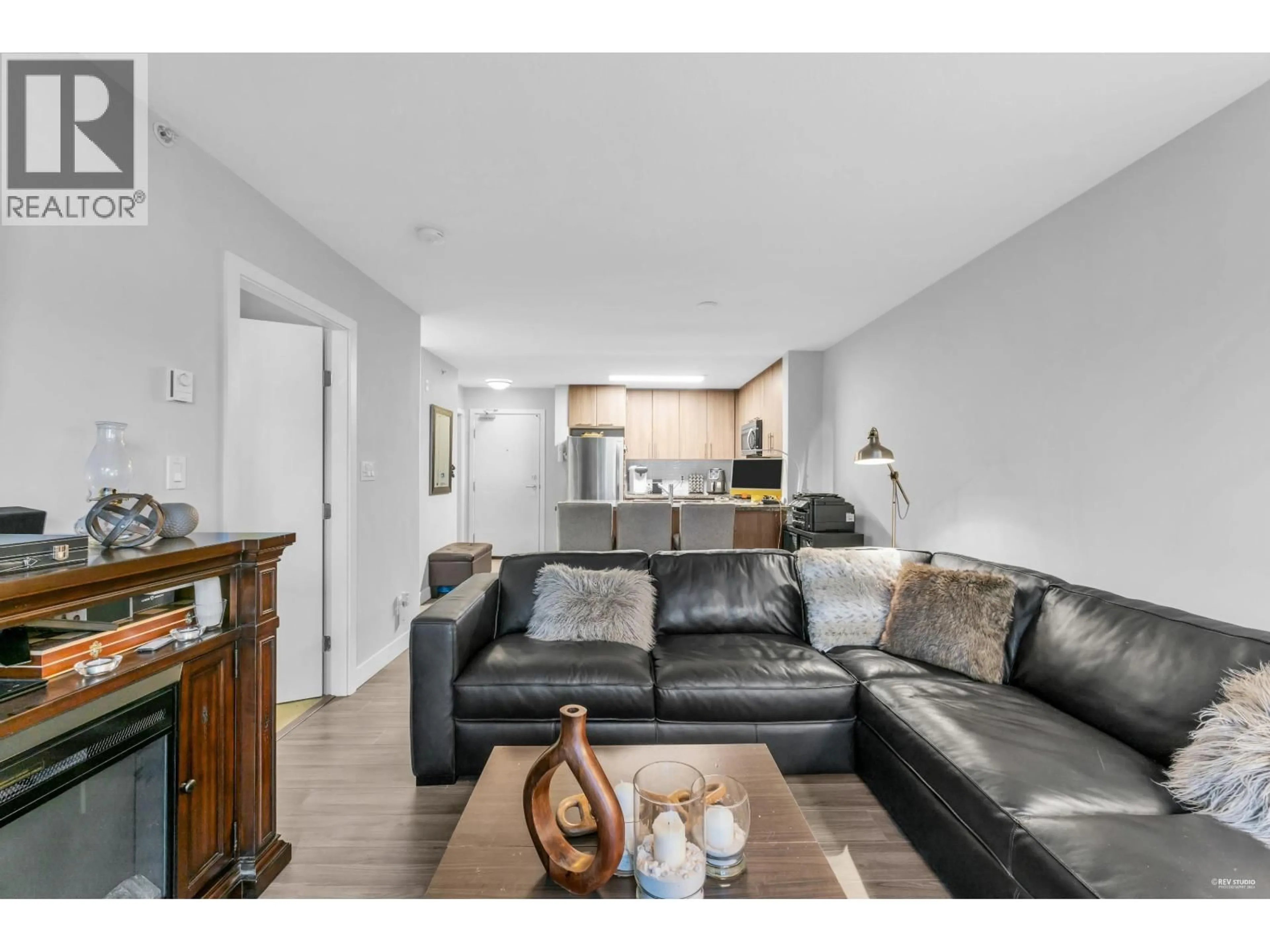 Living room with furniture, wood/laminate floor for 409 - 12075 EDGE STREET, Maple Ridge British Columbia V2X9E6