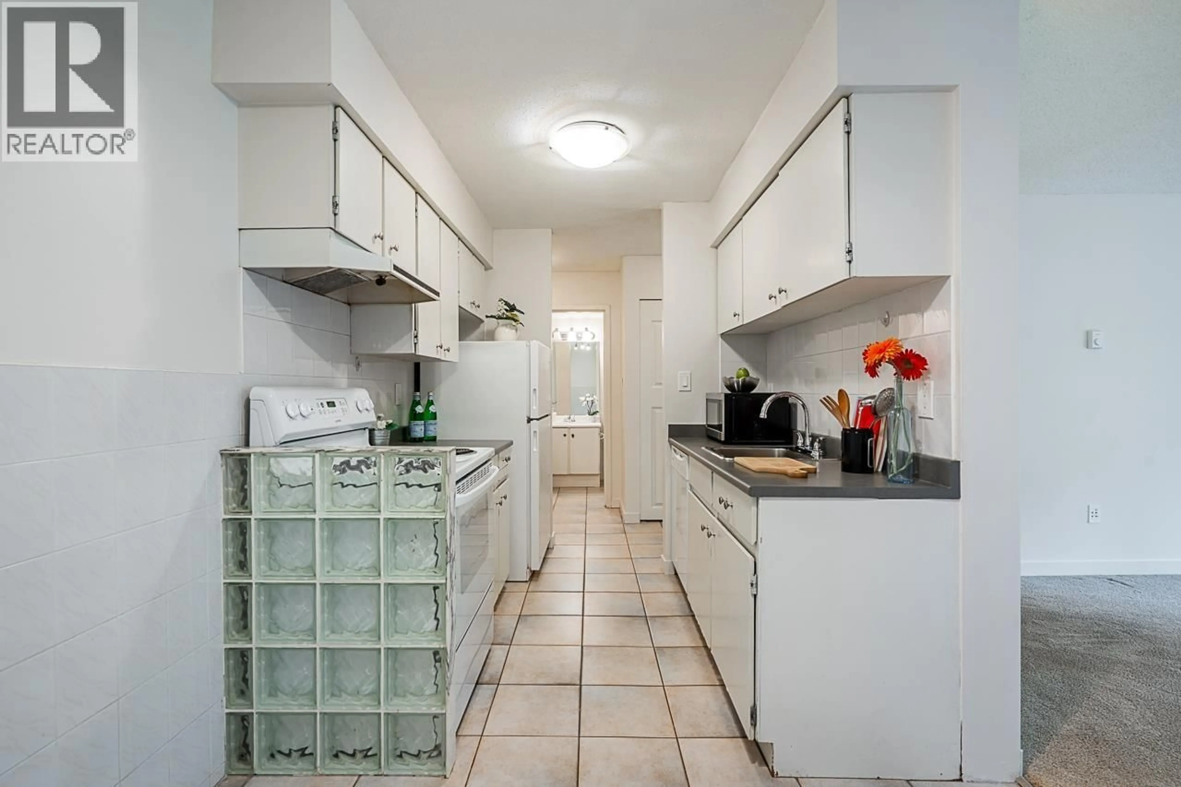 Standard kitchen, ceramic/tile floor for 506 - 9857 MANCHESTER DRIVE, Burnaby British Columbia V3N4P5