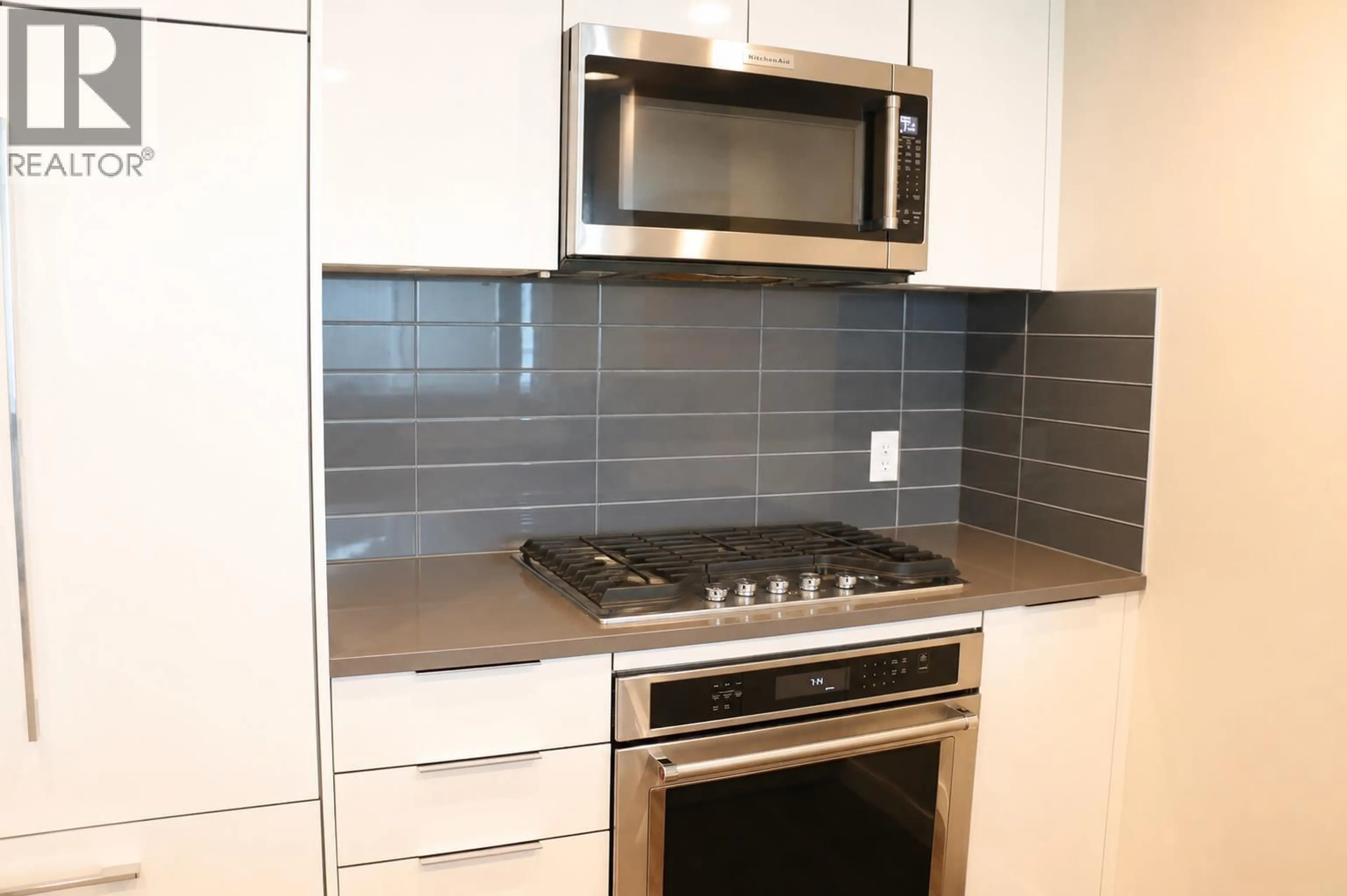 Standard kitchen, unknown for 1902 - 3096 WINDSOR GATE, Coquitlam British Columbia V3B0P4