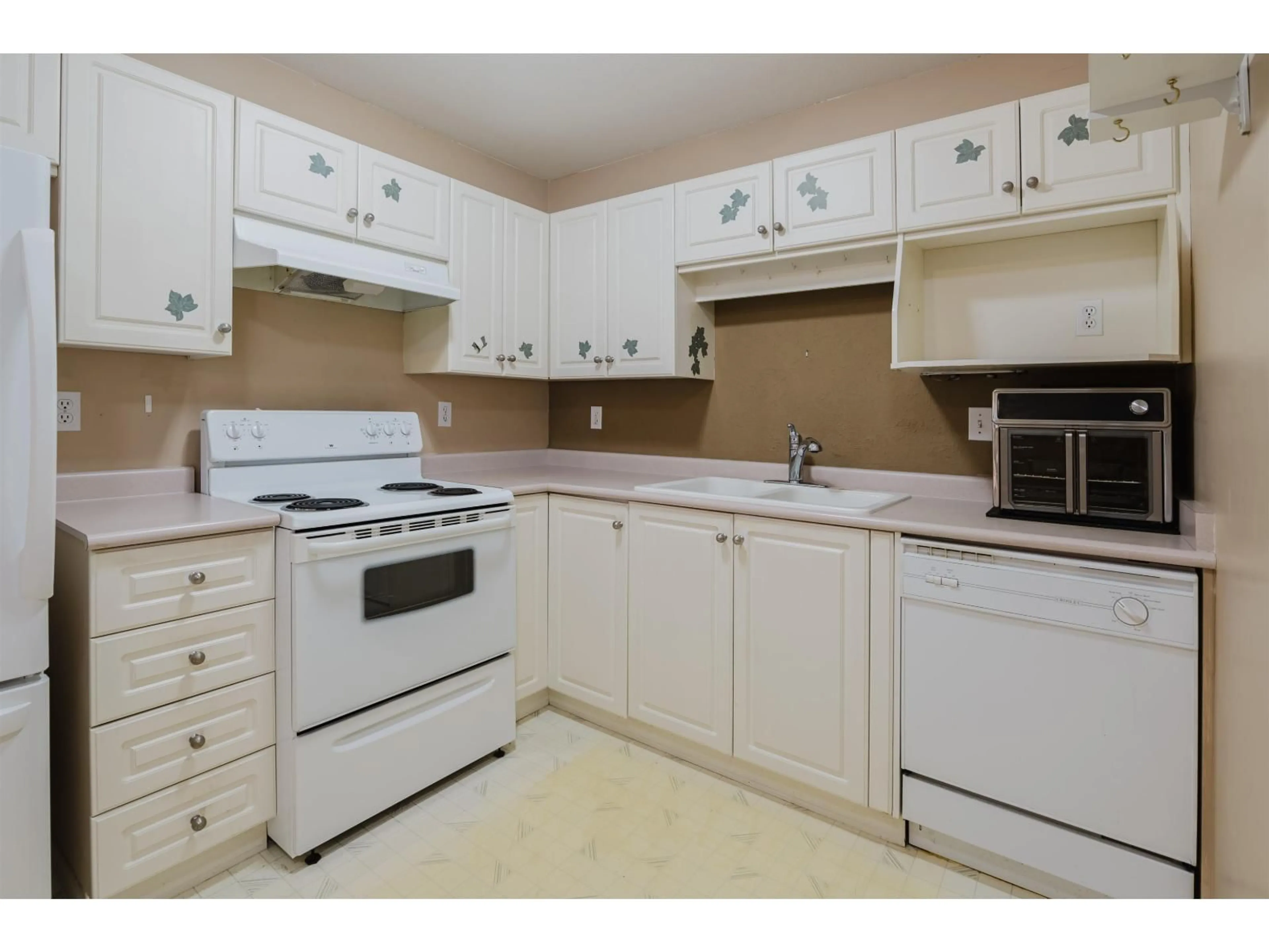 Standard kitchen, unknown for 302 - 7554 BRISKHAM STREET, Mission British Columbia V2V3L9