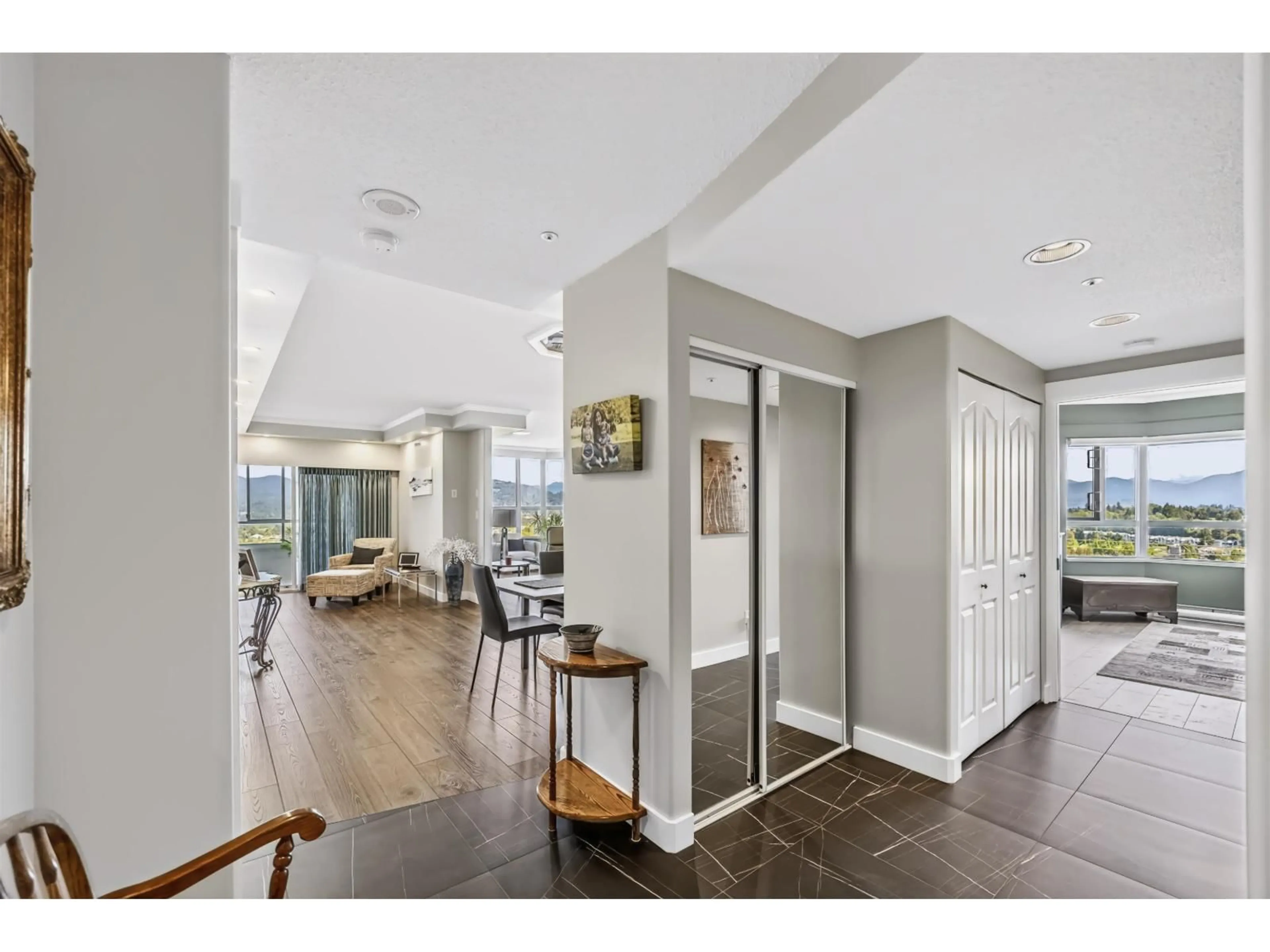 Indoor entryway for 1601 - 3190 GLADWIN ROAD, Abbotsford British Columbia V2T5T2