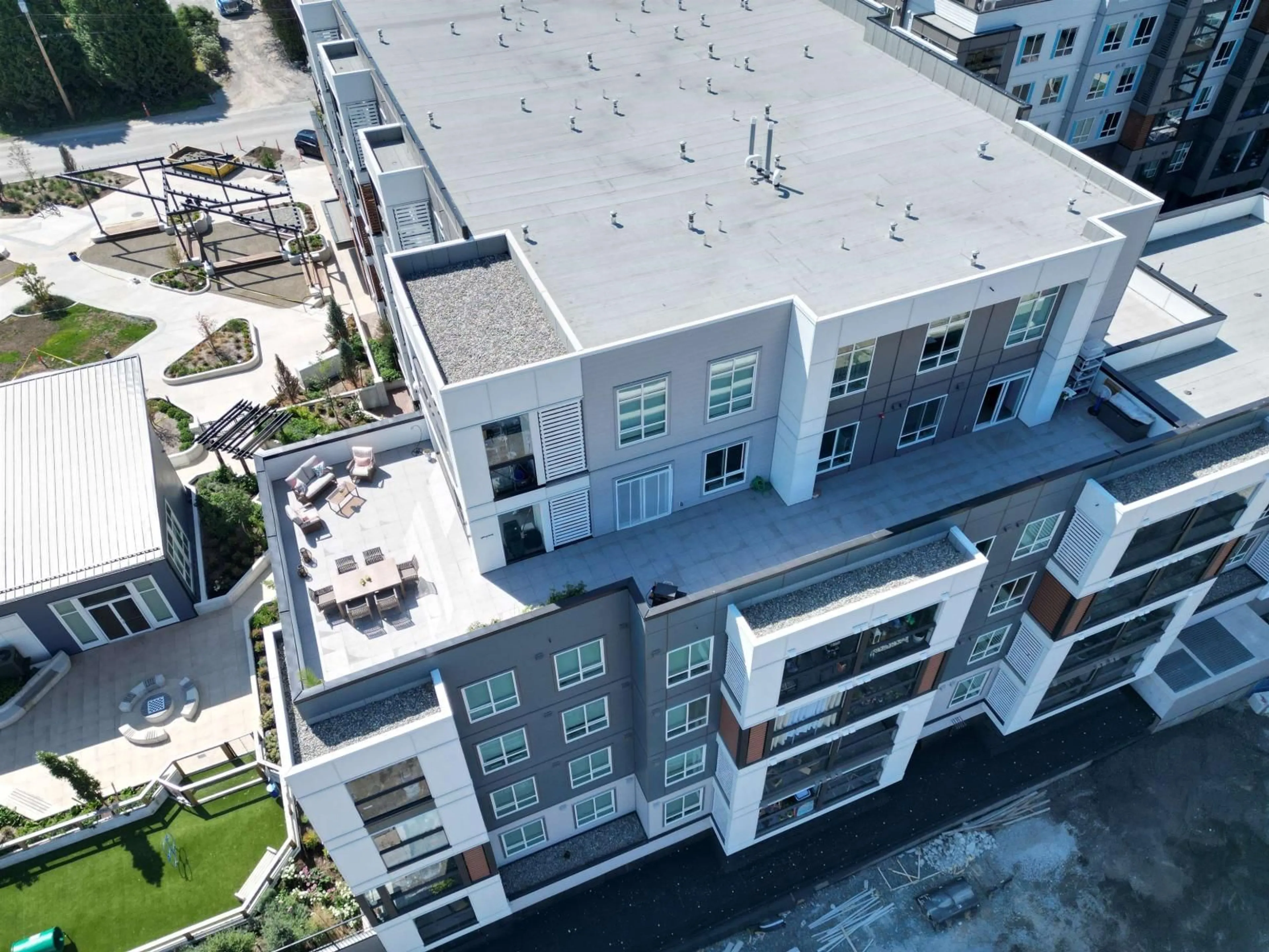 A pic from outside/outdoor area/front of a property/back of a property/a pic from drone, city buildings view from balcony for 505 - 19911 76 AVENUE, Langley British Columbia V2Y4M4