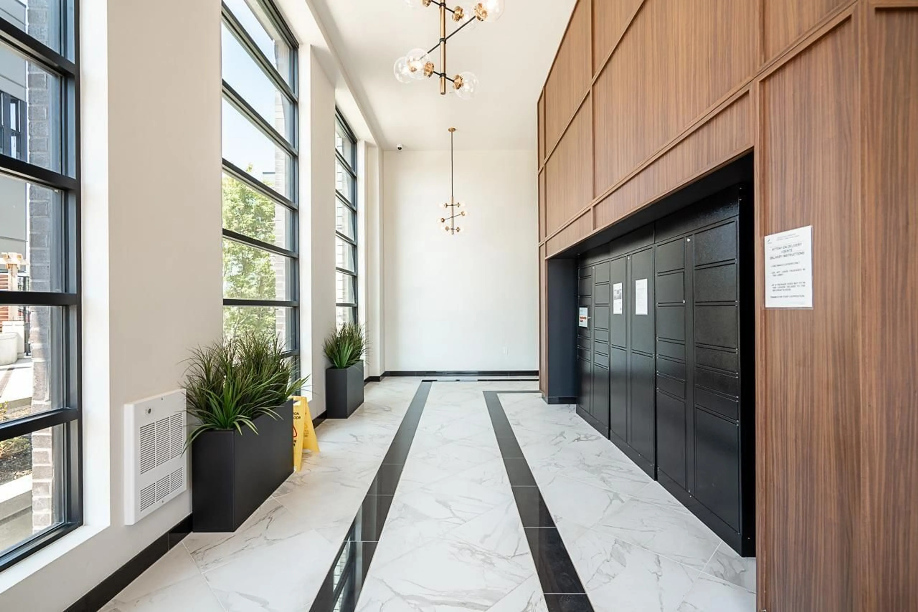 Indoor foyer for 505 - 19911 76 AVENUE, Langley British Columbia V2Y4M4