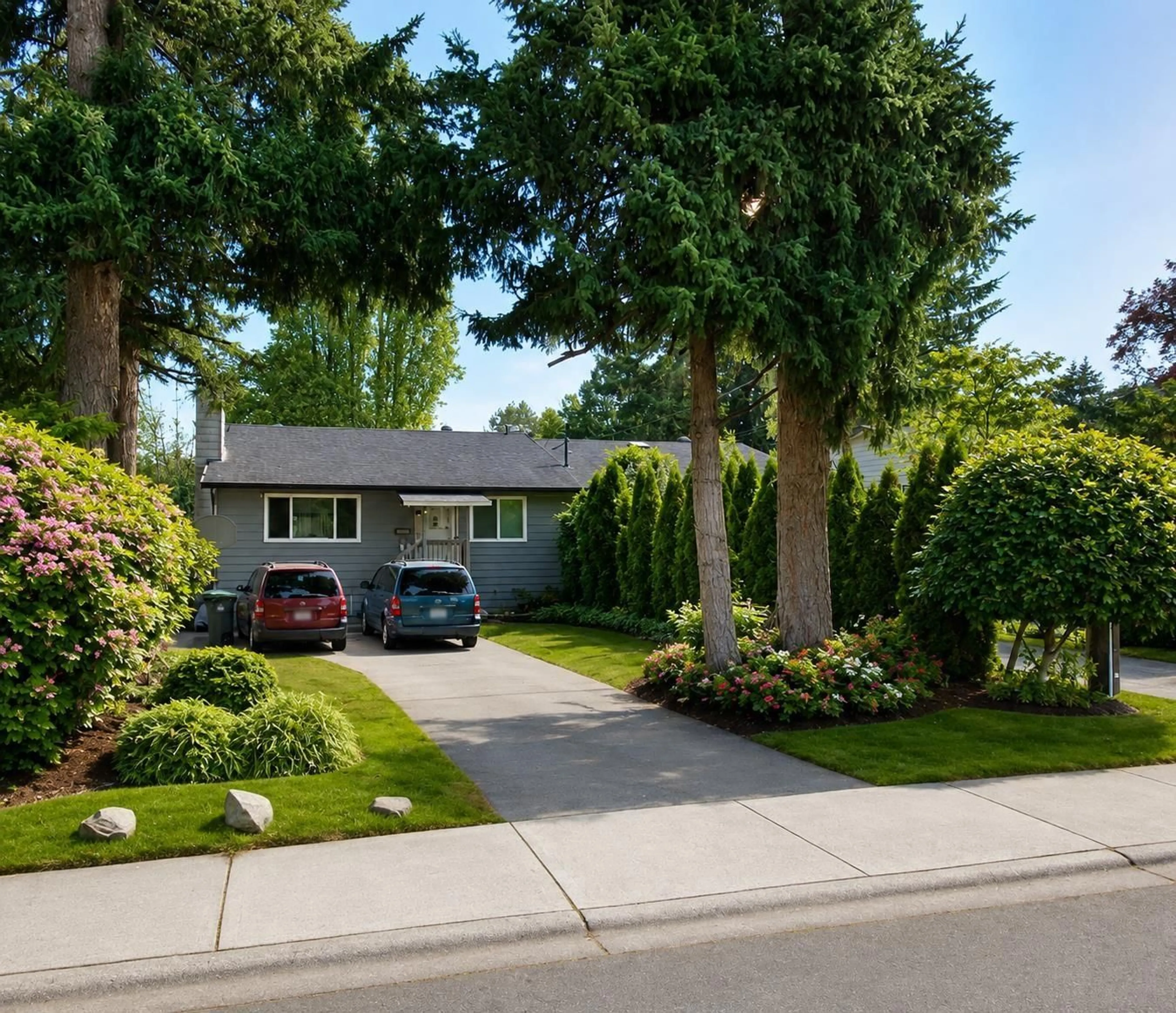 Home with vinyl exterior material, street for 10430 140B STREET, Surrey British Columbia V3T4P1