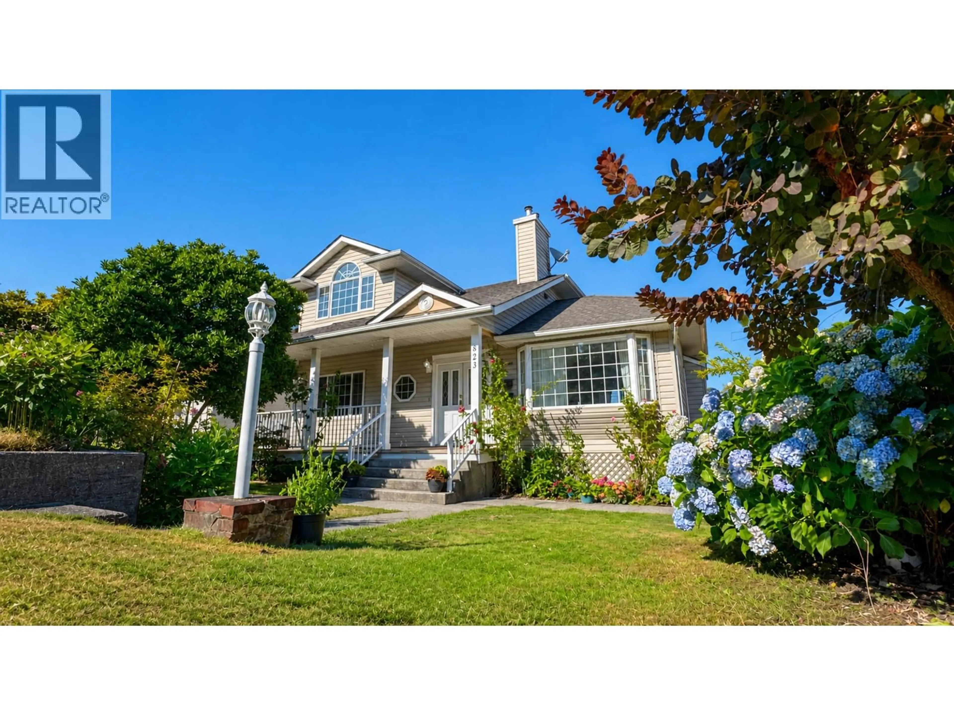 Home with vinyl exterior material, street for 823 BURNABY STREET, New Westminster British Columbia V3L4V8