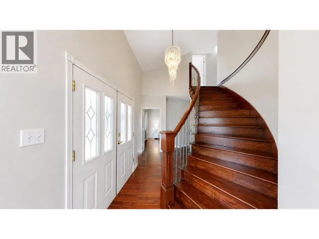 823 BURNABY STREET, New Westminster 2