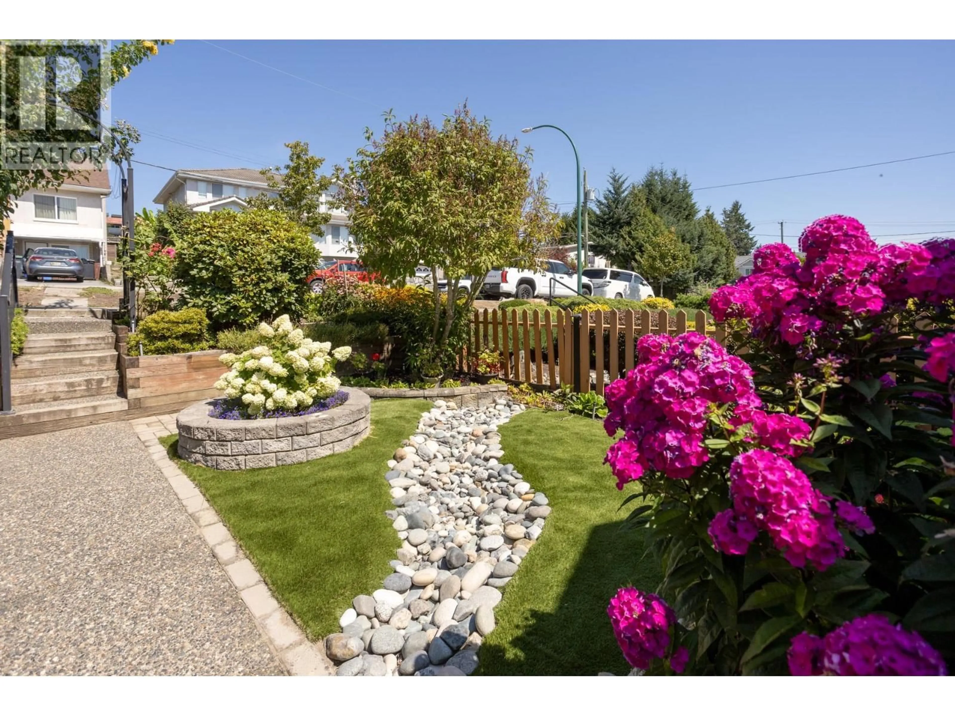 A pic from outside/outdoor area/front of a property/back of a property/a pic from drone, street for 1056 WALLS AVENUE, Coquitlam British Columbia V3K2T7