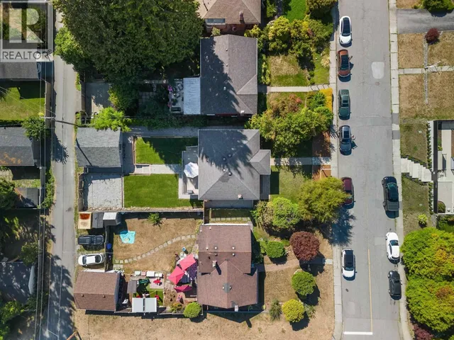 409 27TH STREET, North Vancouver 5