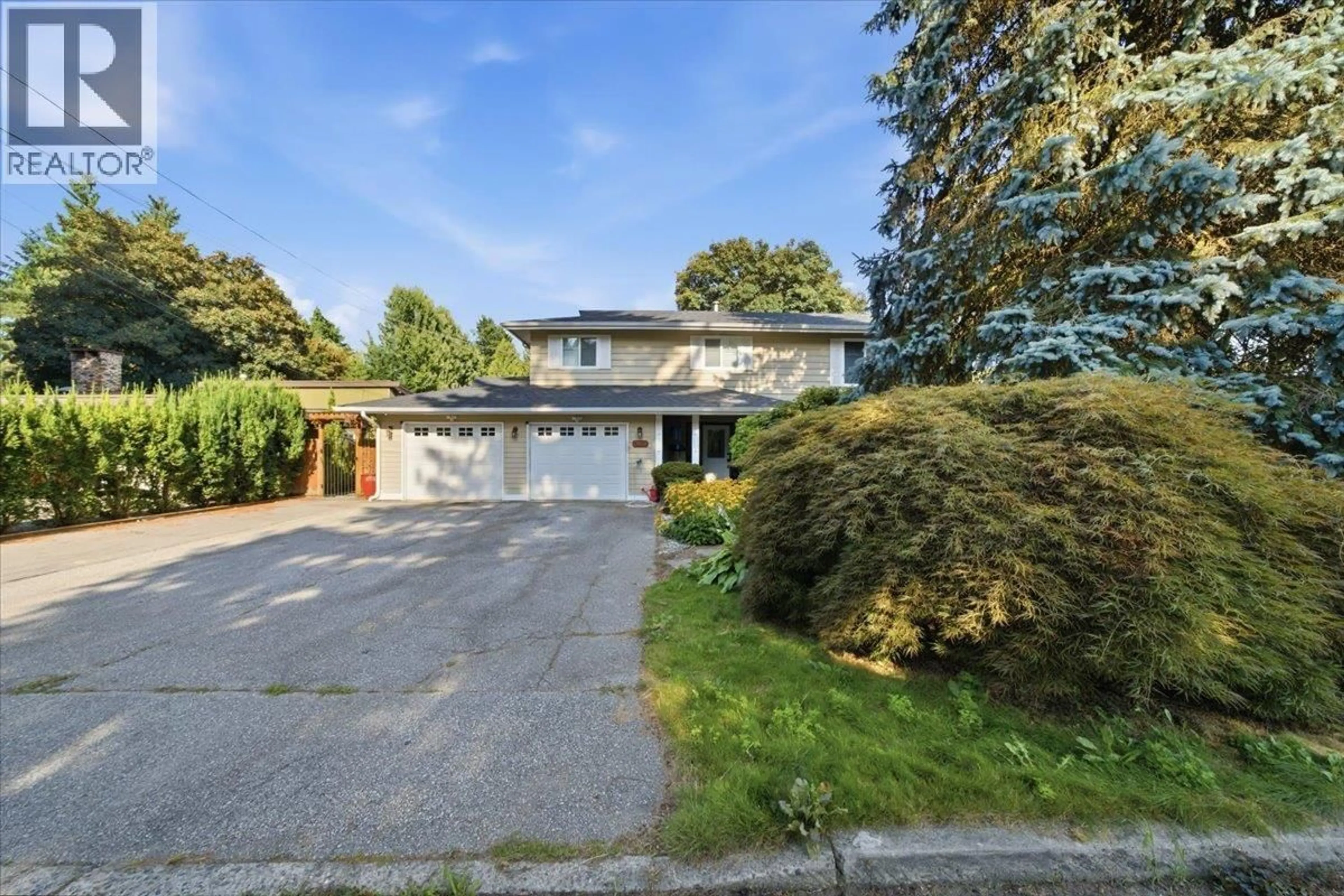 A pic from outside/outdoor area/front of a property/back of a property/a pic from drone, street for 11628 RIVER WYND, Maple Ridge British Columbia V2X4Z2