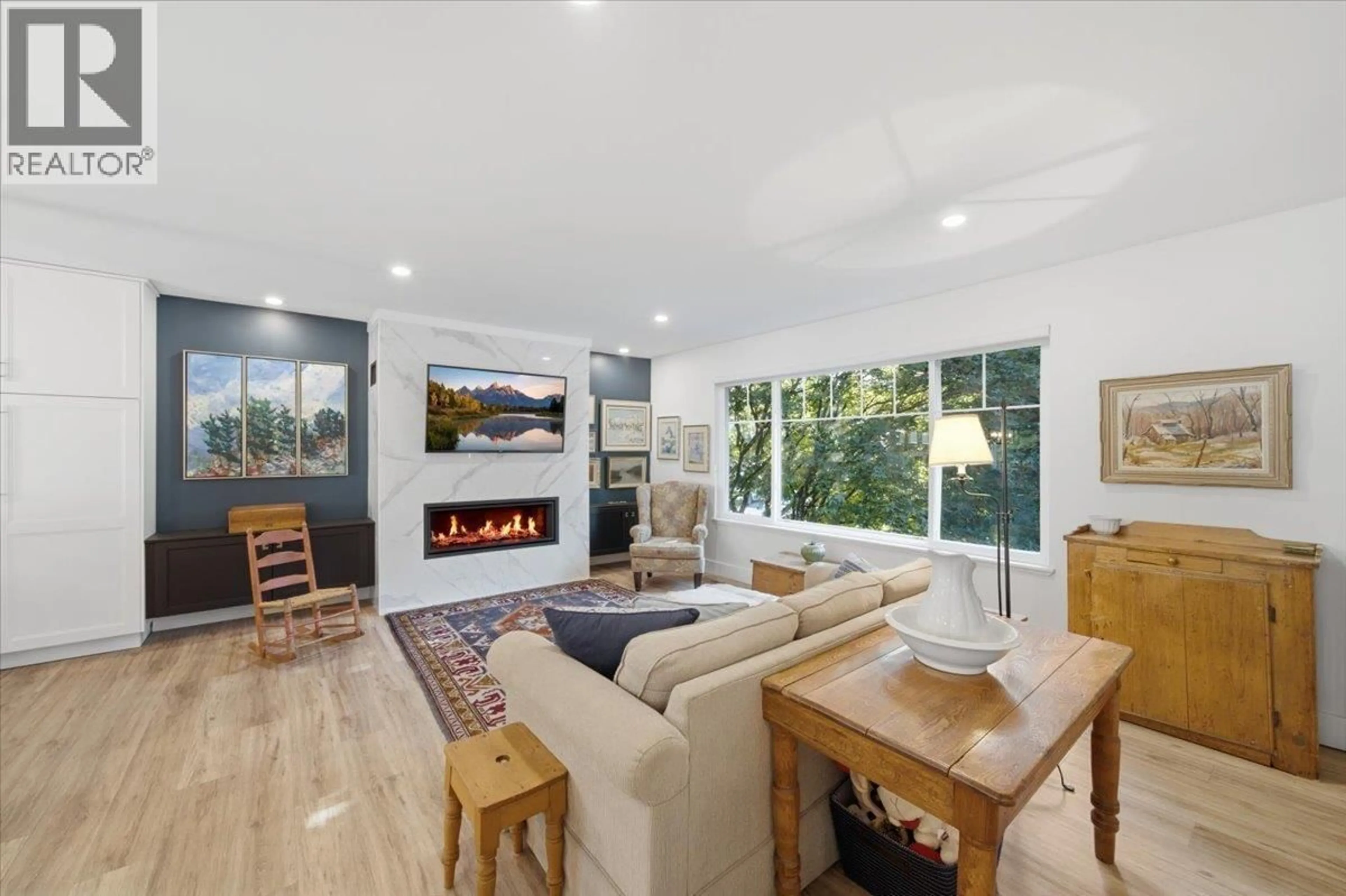 Living room with furniture, unknown for 11628 RIVER WYND, Maple Ridge British Columbia V2X4Z2