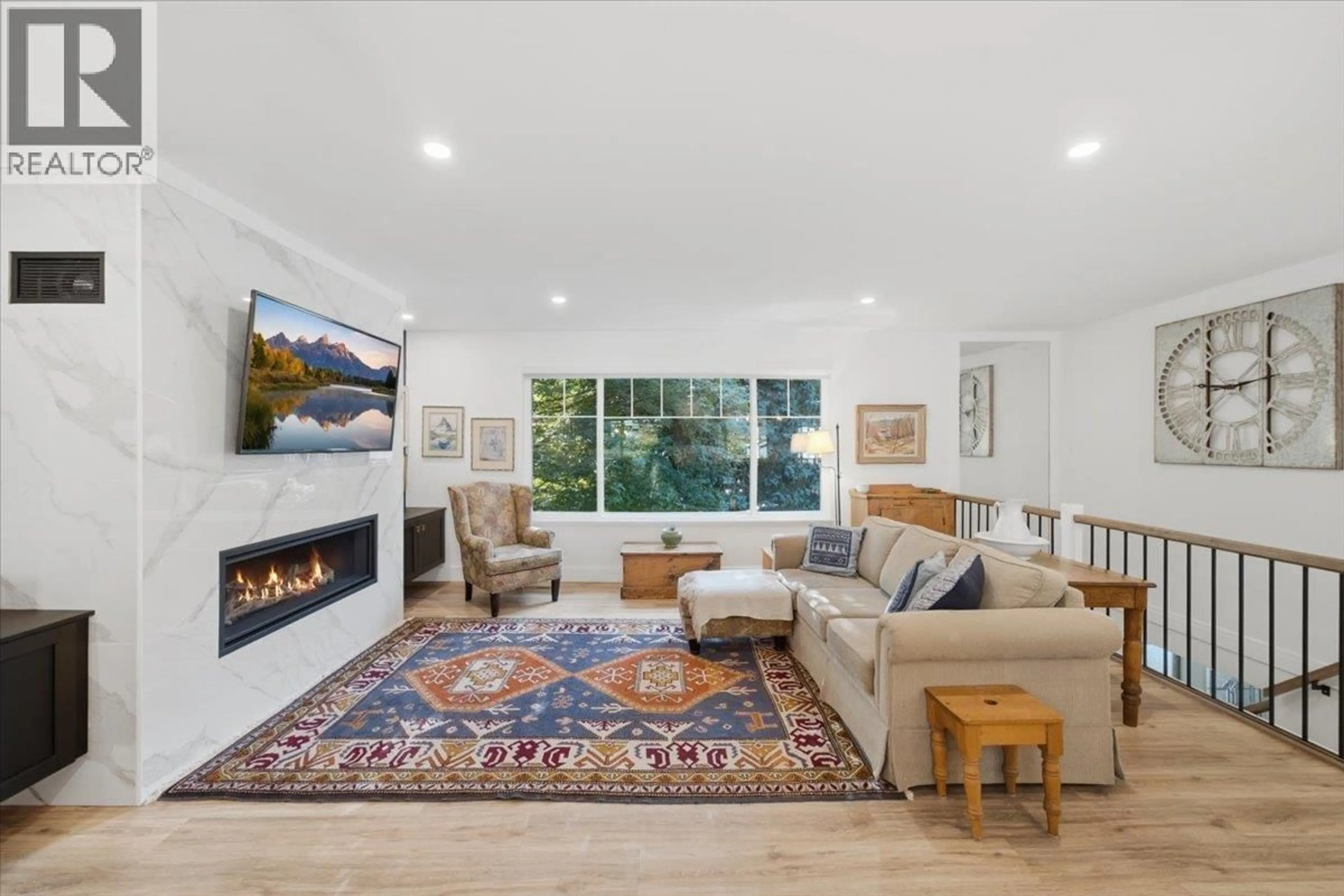 Living room with furniture, unknown for 11628 RIVER WYND, Maple Ridge British Columbia V2X4Z2