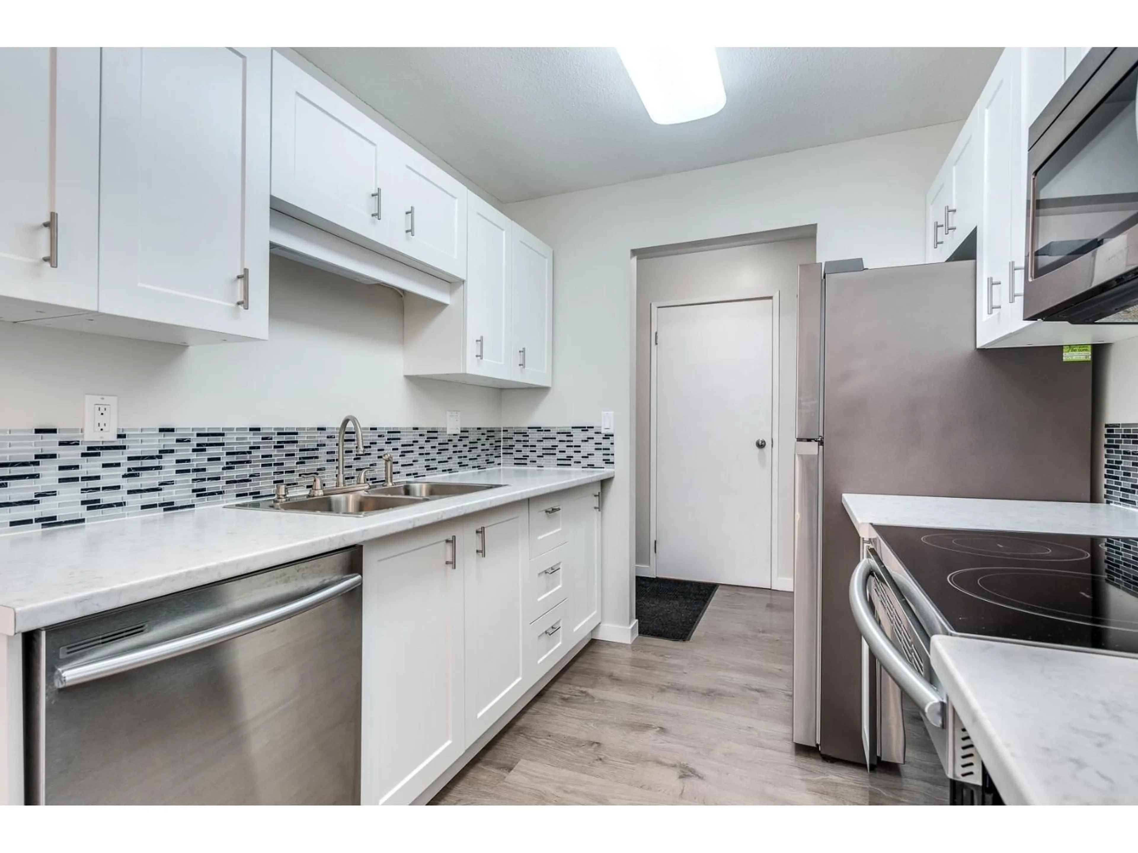 Standard kitchen, unknown for 105 - 2750 FULLER STREET, Abbotsford British Columbia V2S3K1