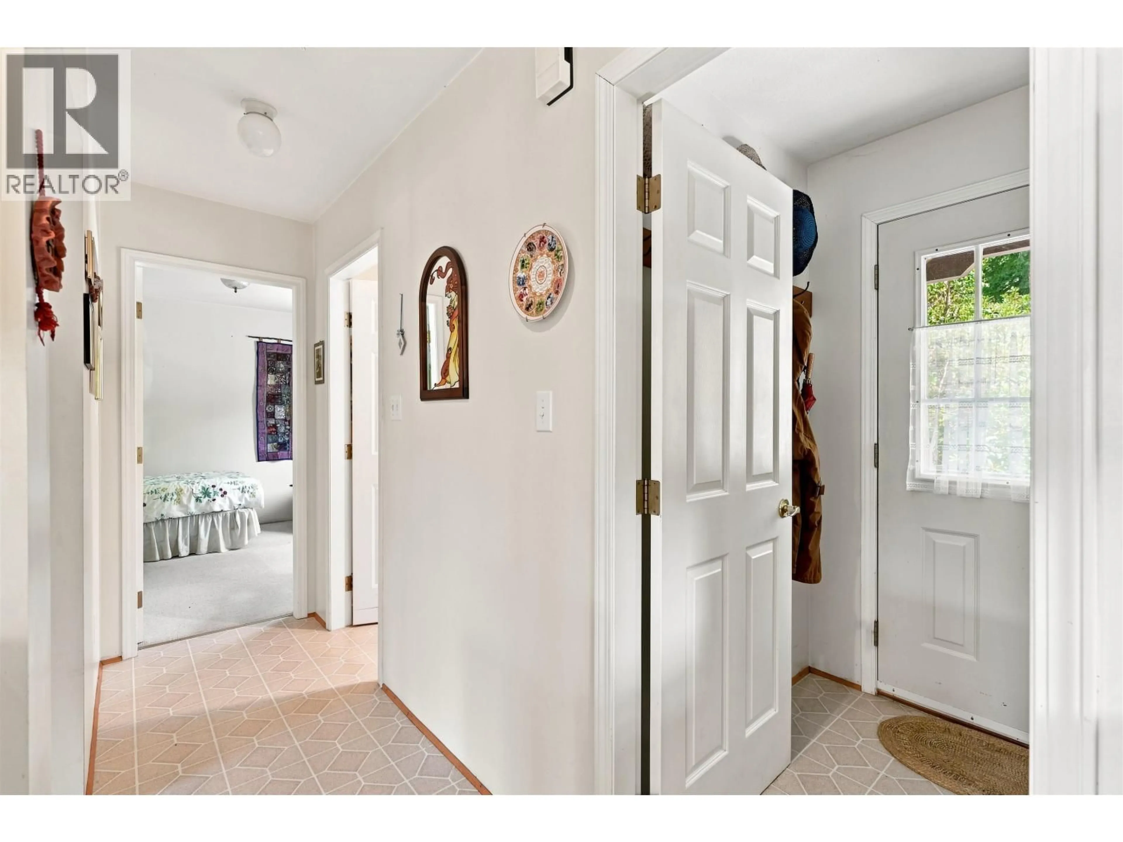 Indoor entryway for 1635 GRADY ROAD, Gibsons British Columbia V0N1V6