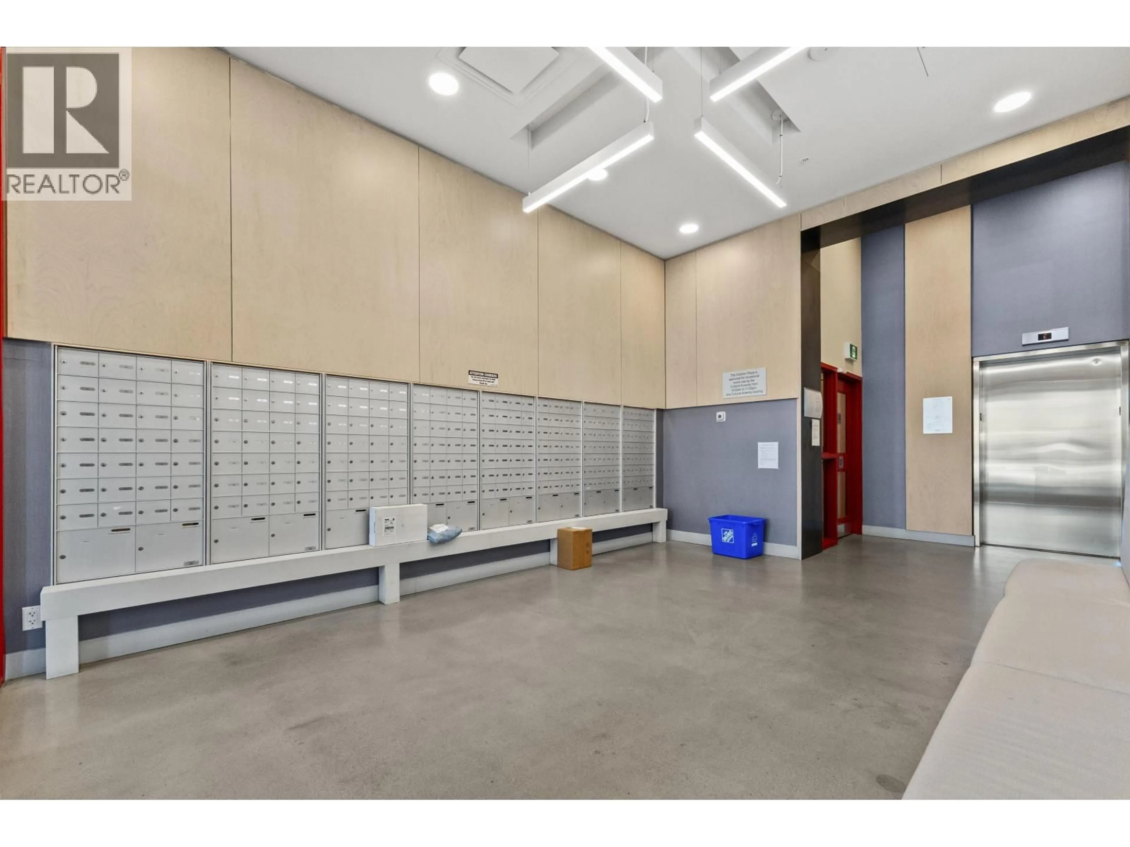 Indoor foyer for 728 - 180 2ND AVENUE, Vancouver British Columbia V5T0K4