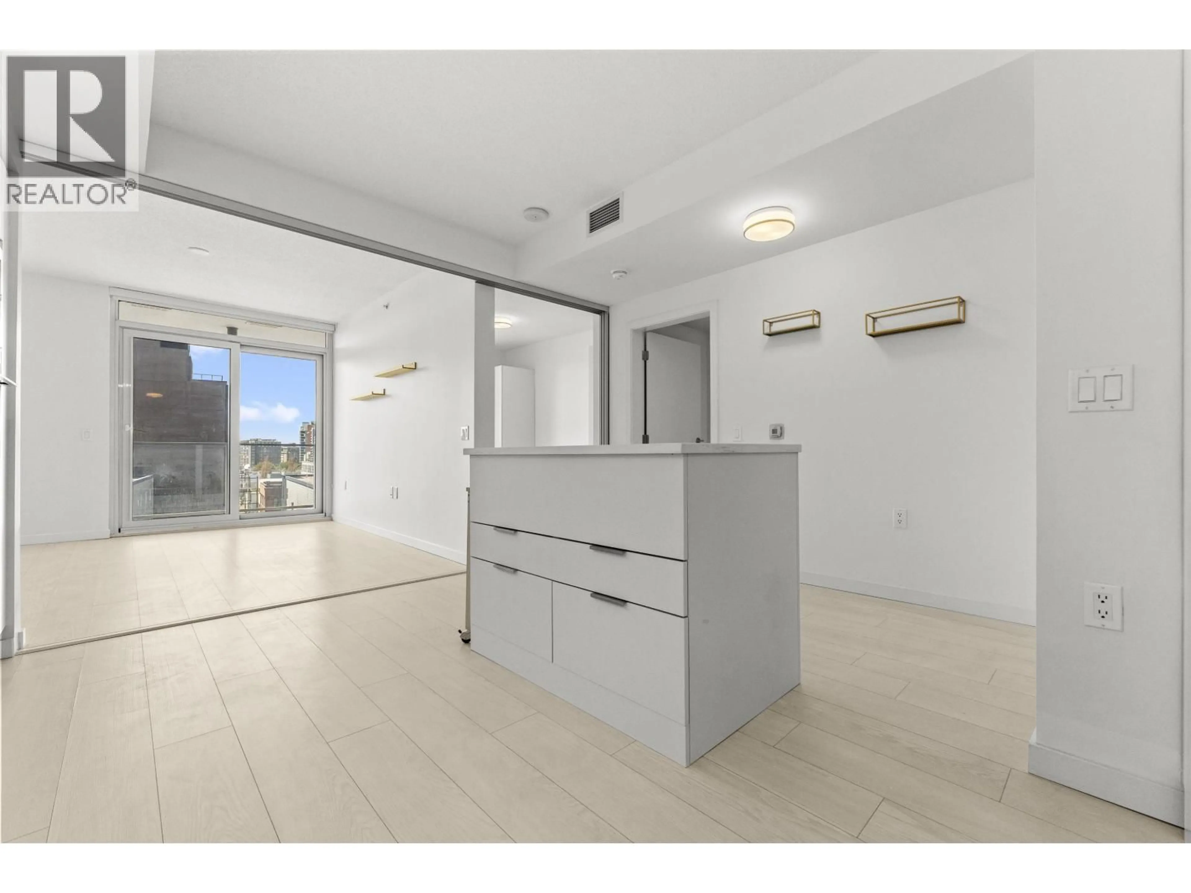 Standard kitchen, unknown for 728 - 180 2ND AVENUE, Vancouver British Columbia V5T0K4