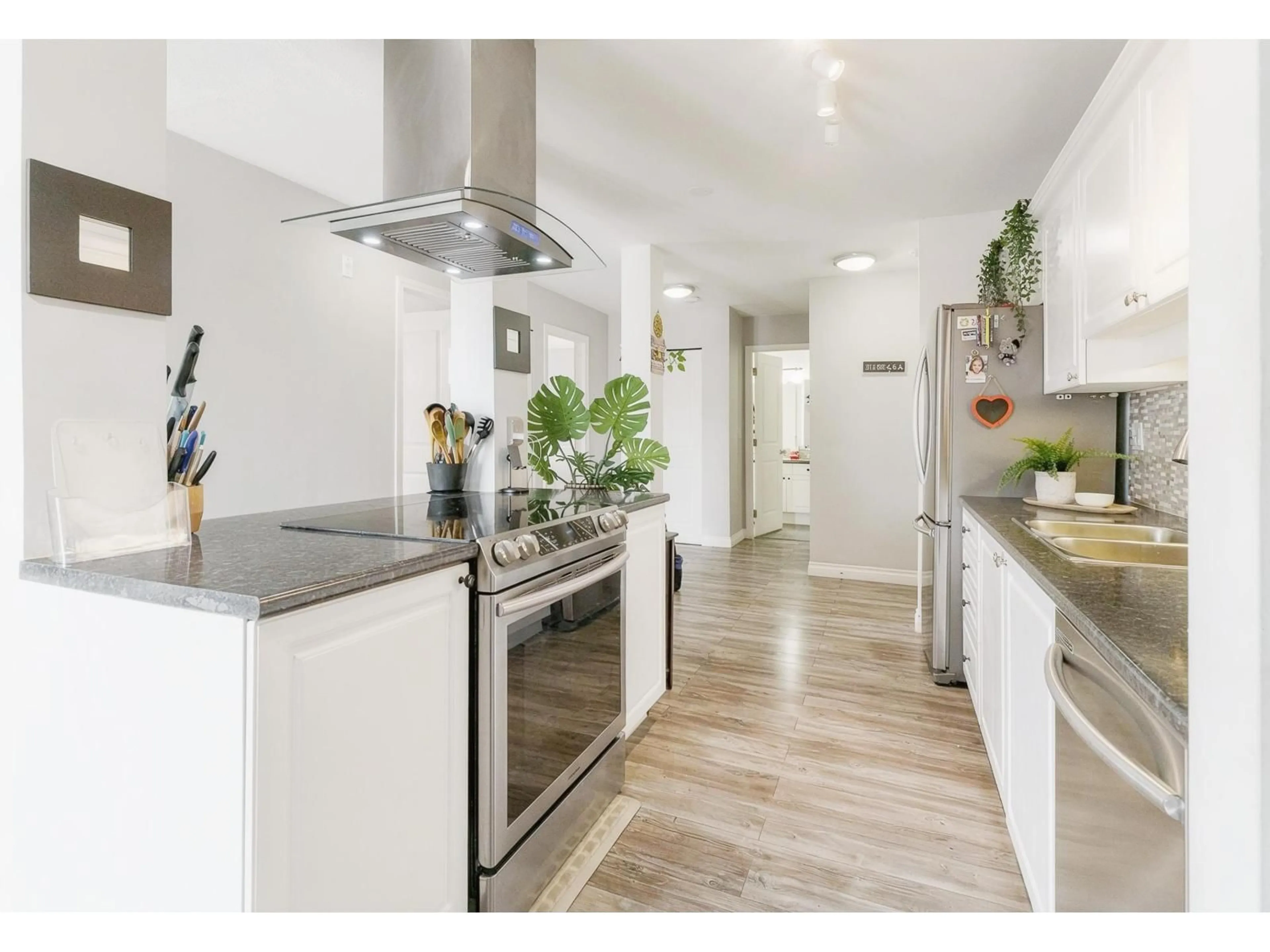Open concept kitchen, unknown for 312 - 13771 72A AVENUE, Surrey British Columbia V3W9C6