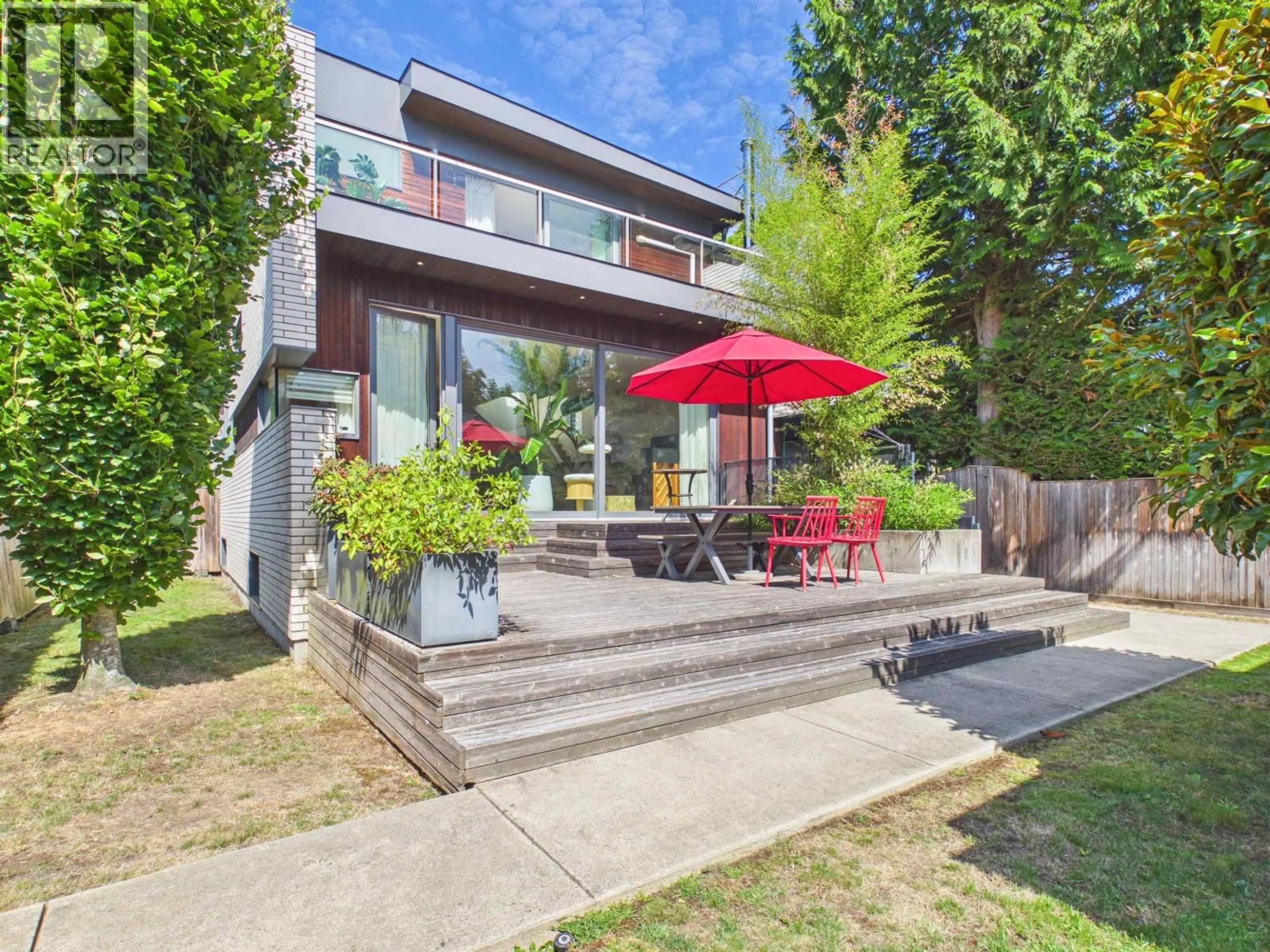 Patio, street for 2996 11TH AVENUE, Vancouver British Columbia V6K2M3