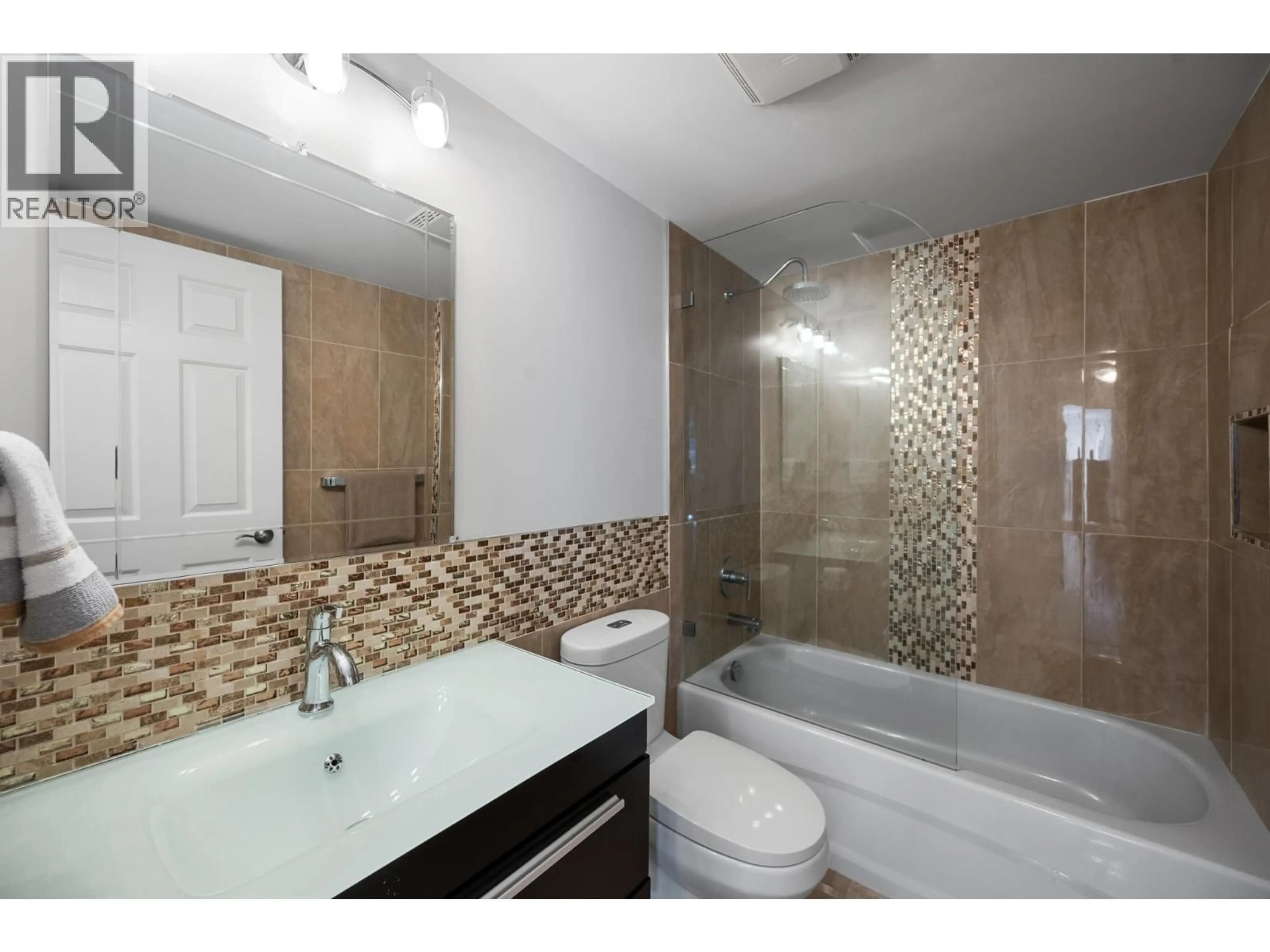 Standard bathroom, ceramic/tile floor for 302 - 12 LAGUNA COURT, New Westminster British Columbia V3M6W4