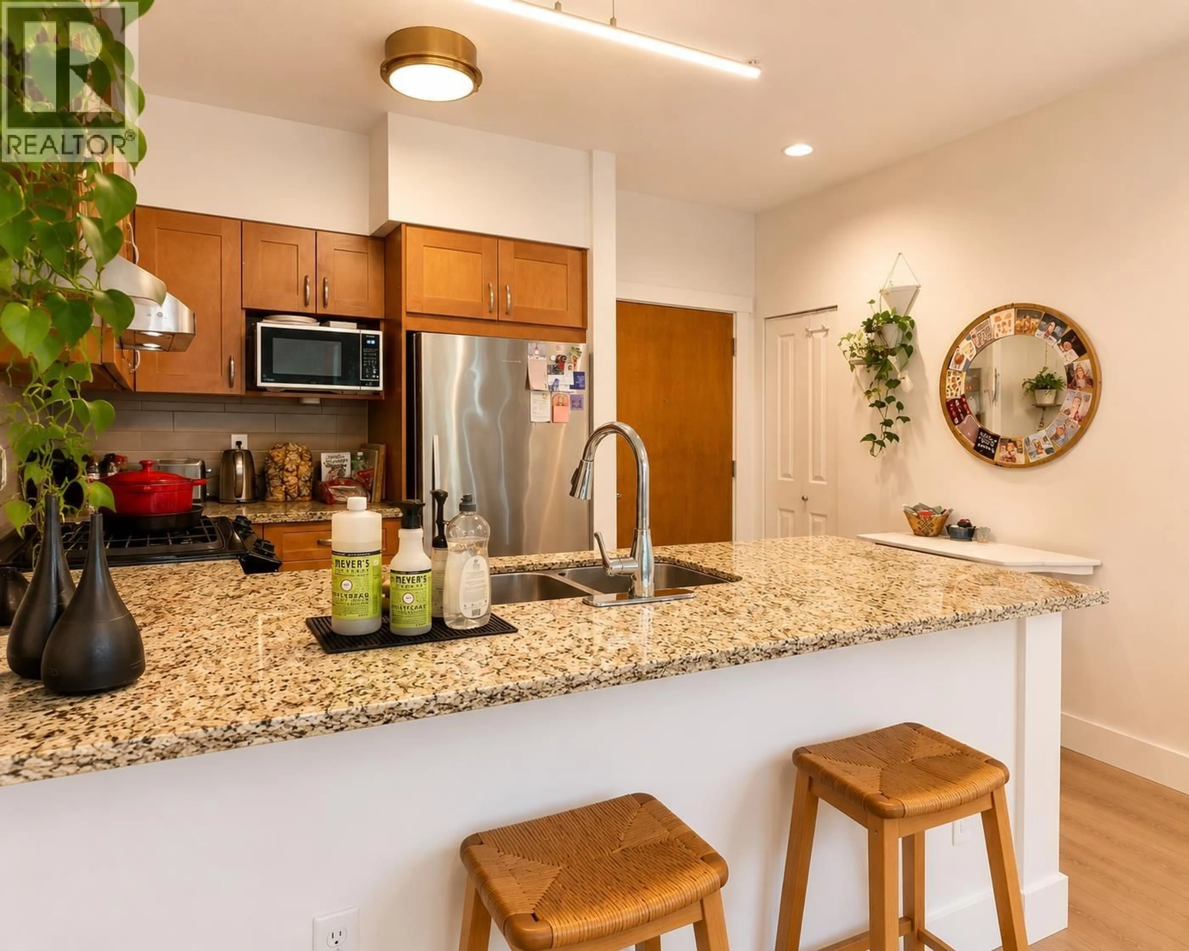 Open concept kitchen, unknown for 318 - 1111 27TH STREET, North Vancouver British Columbia V7J1S3